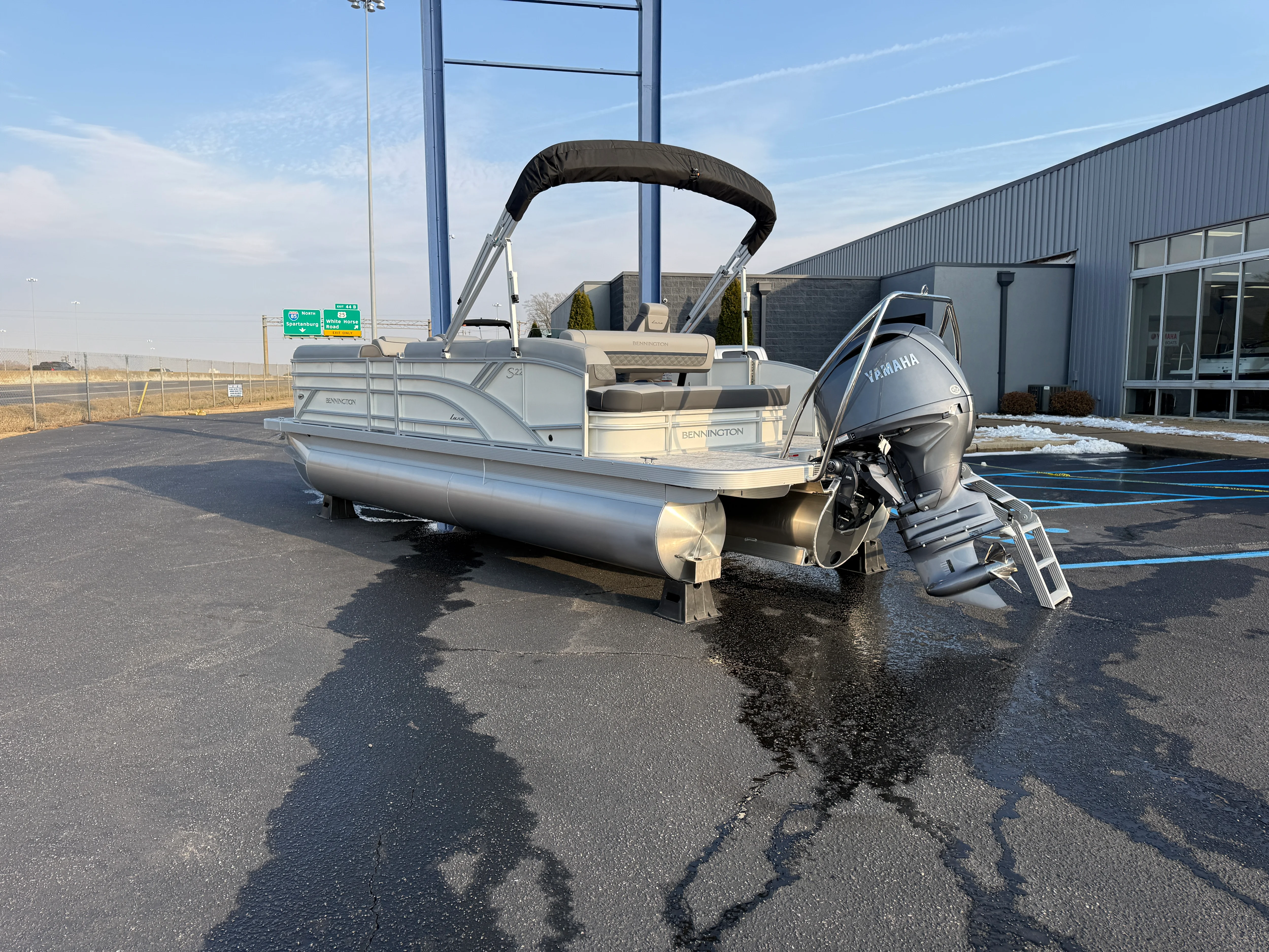 2025 Bennington 22S Image Thumbnail #5