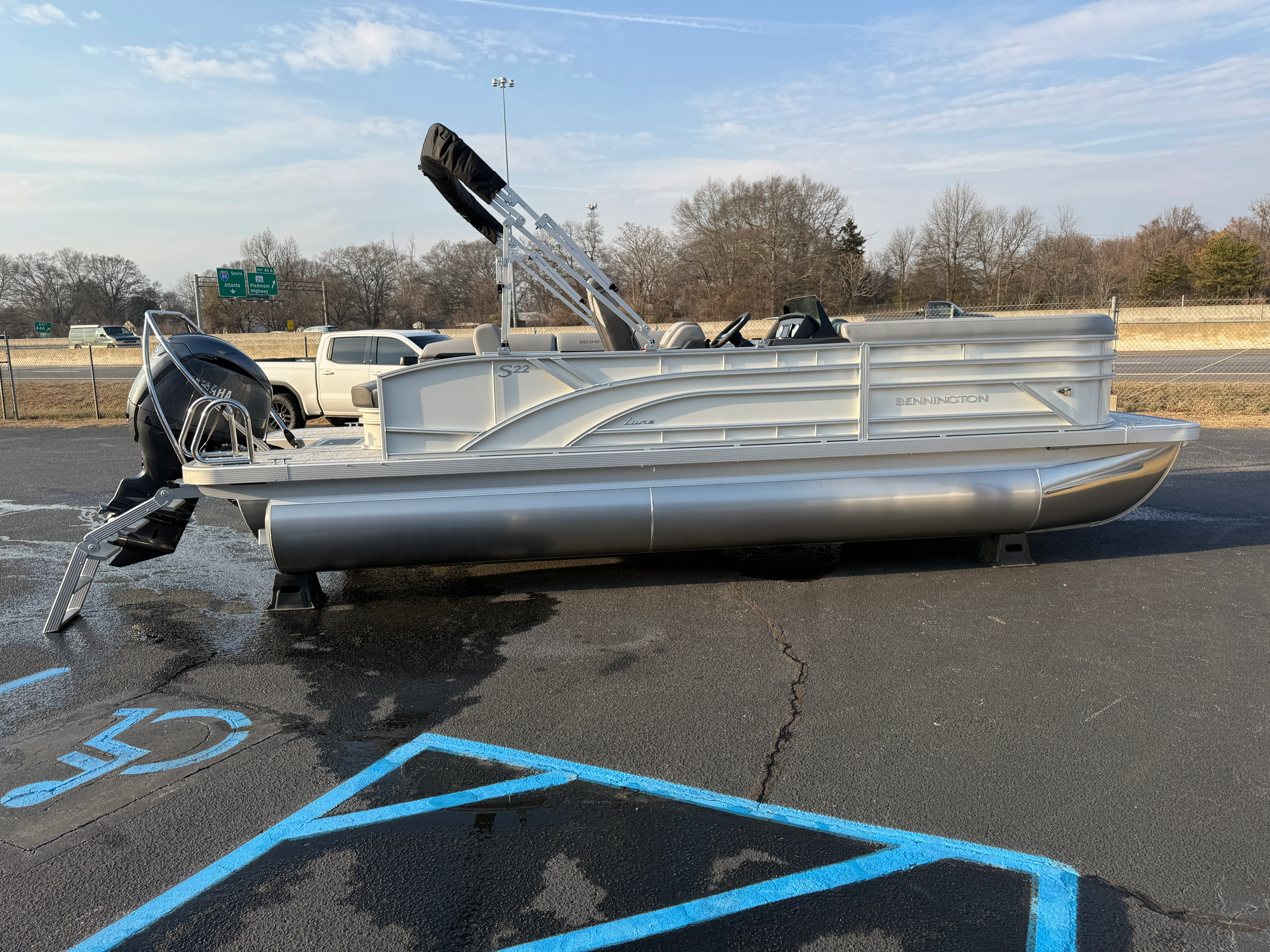 2025 Bennington 22S Image Thumbnail #3