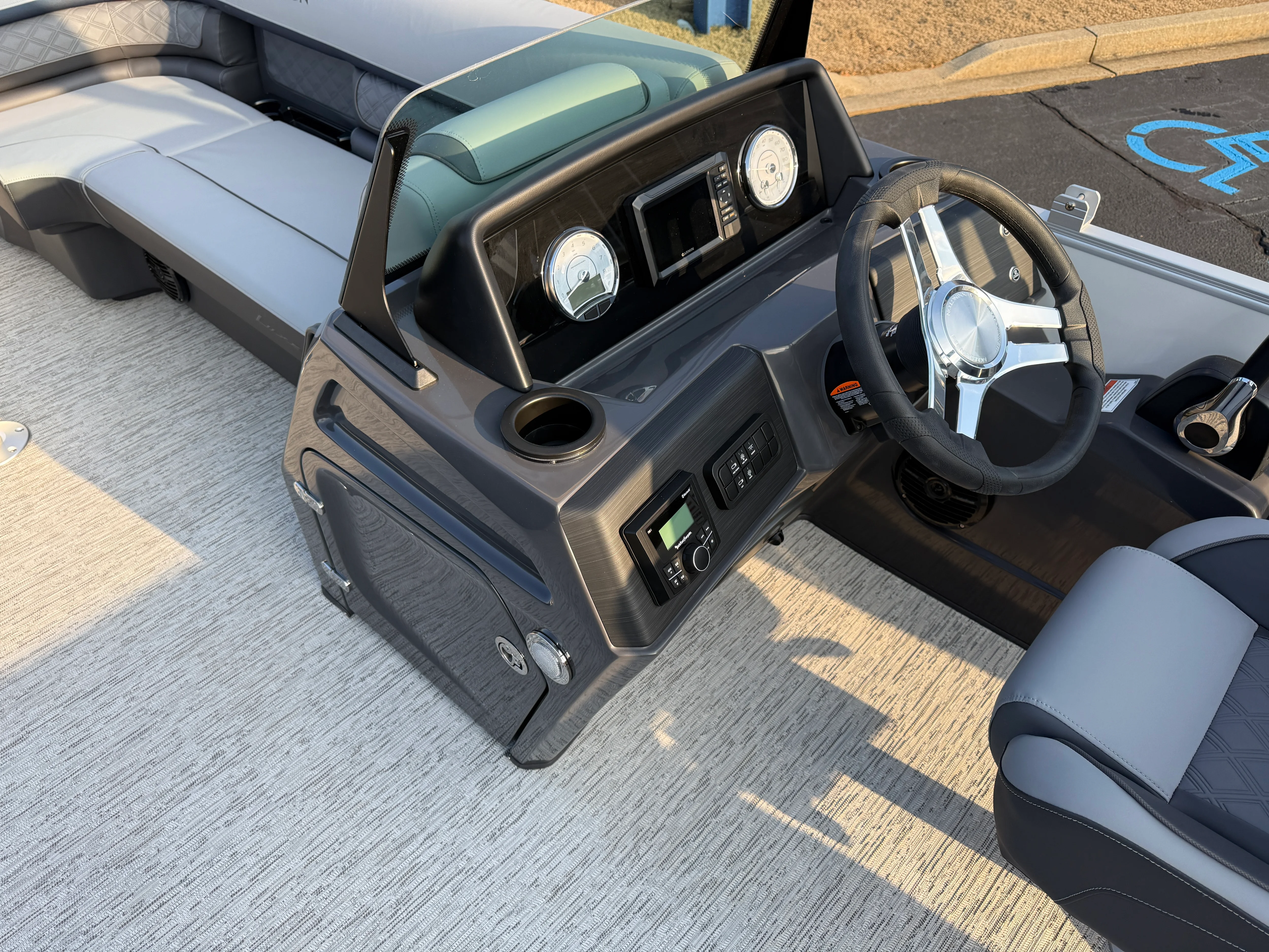 2025 Bennington 22S Image Thumbnail #10