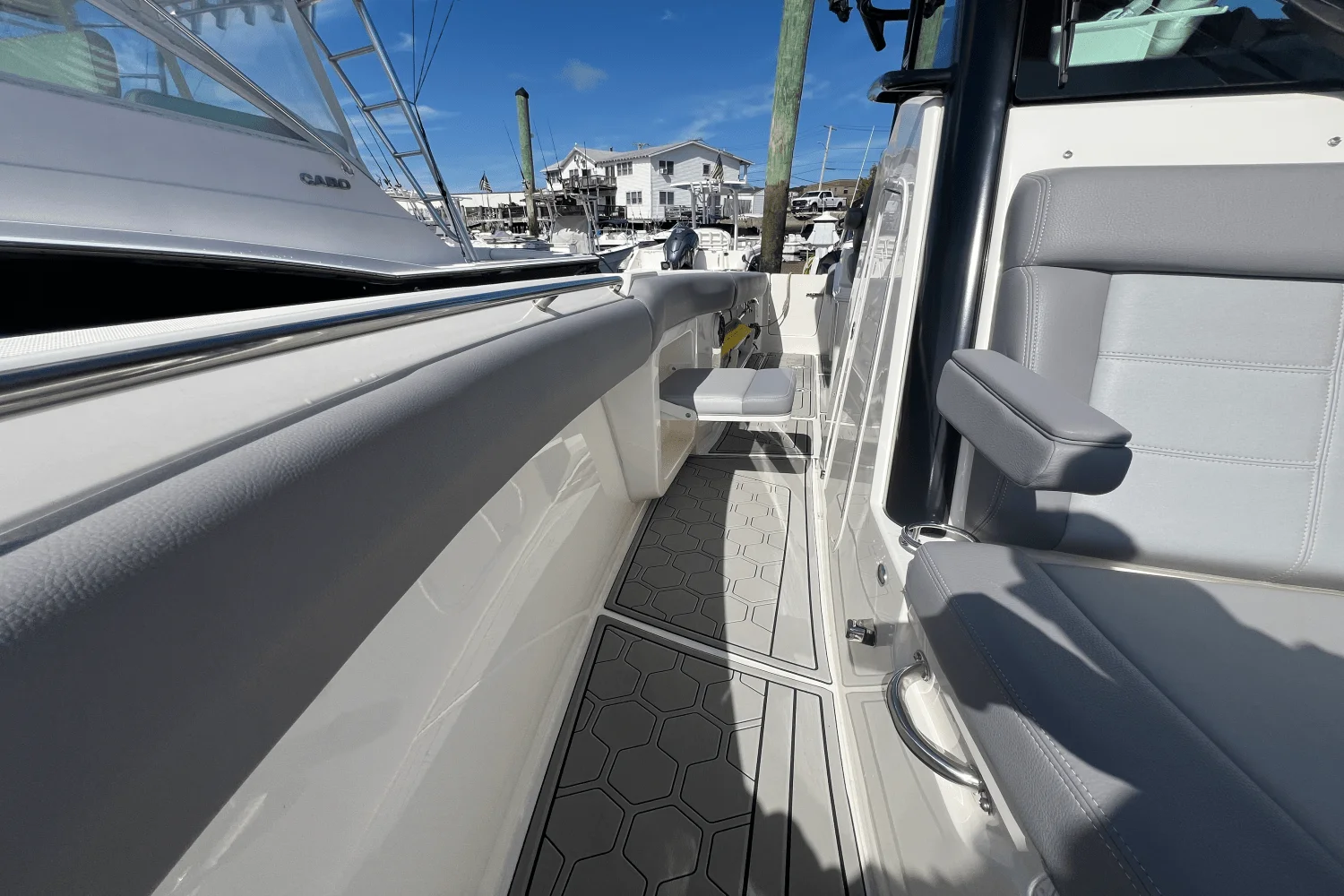 2024 Boston Whaler 280 OUTRAGE Image Thumbnail #21