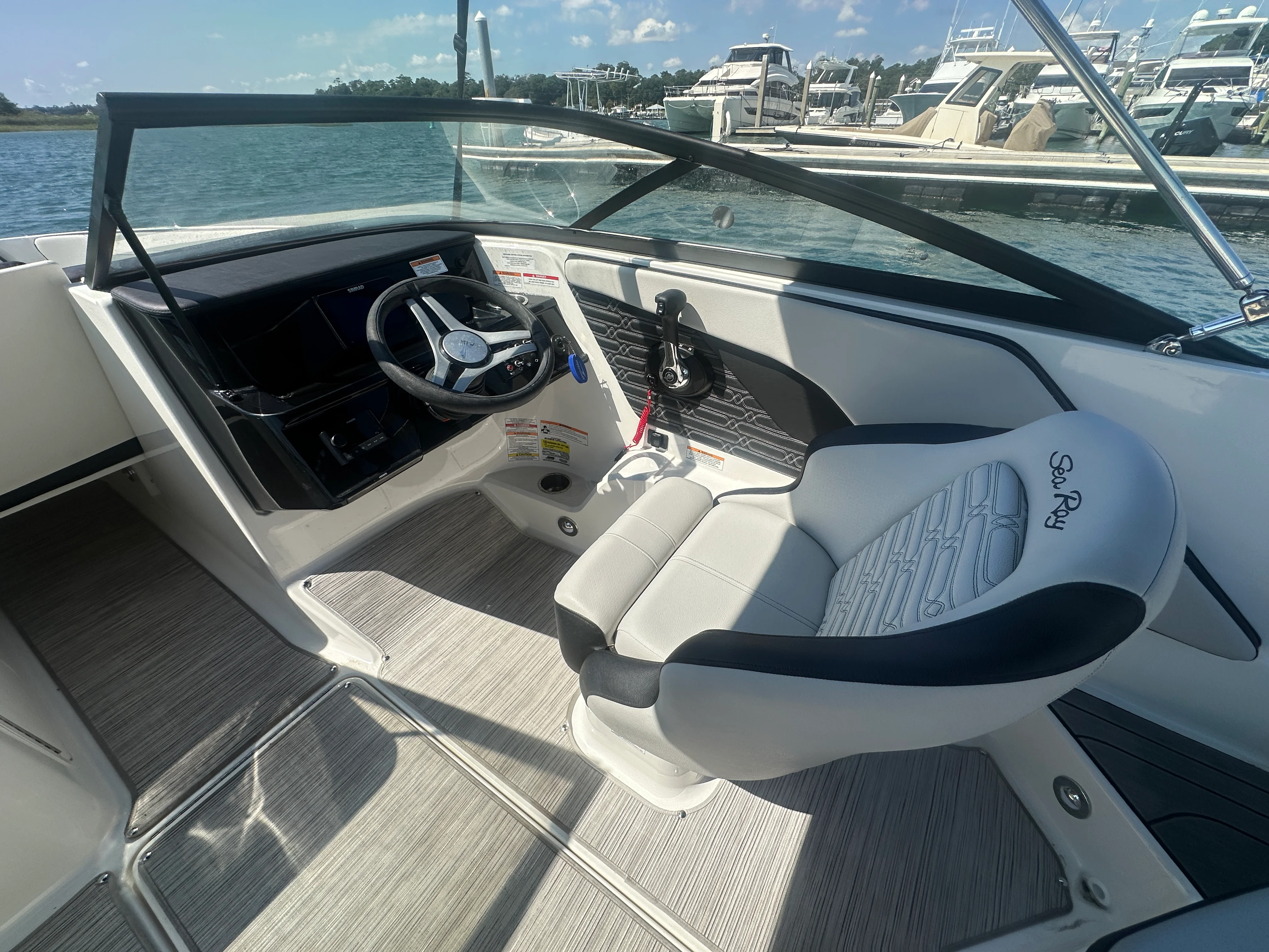 2025 Sea Ray 190 SPX OUTBOARD Image Thumbnail #8