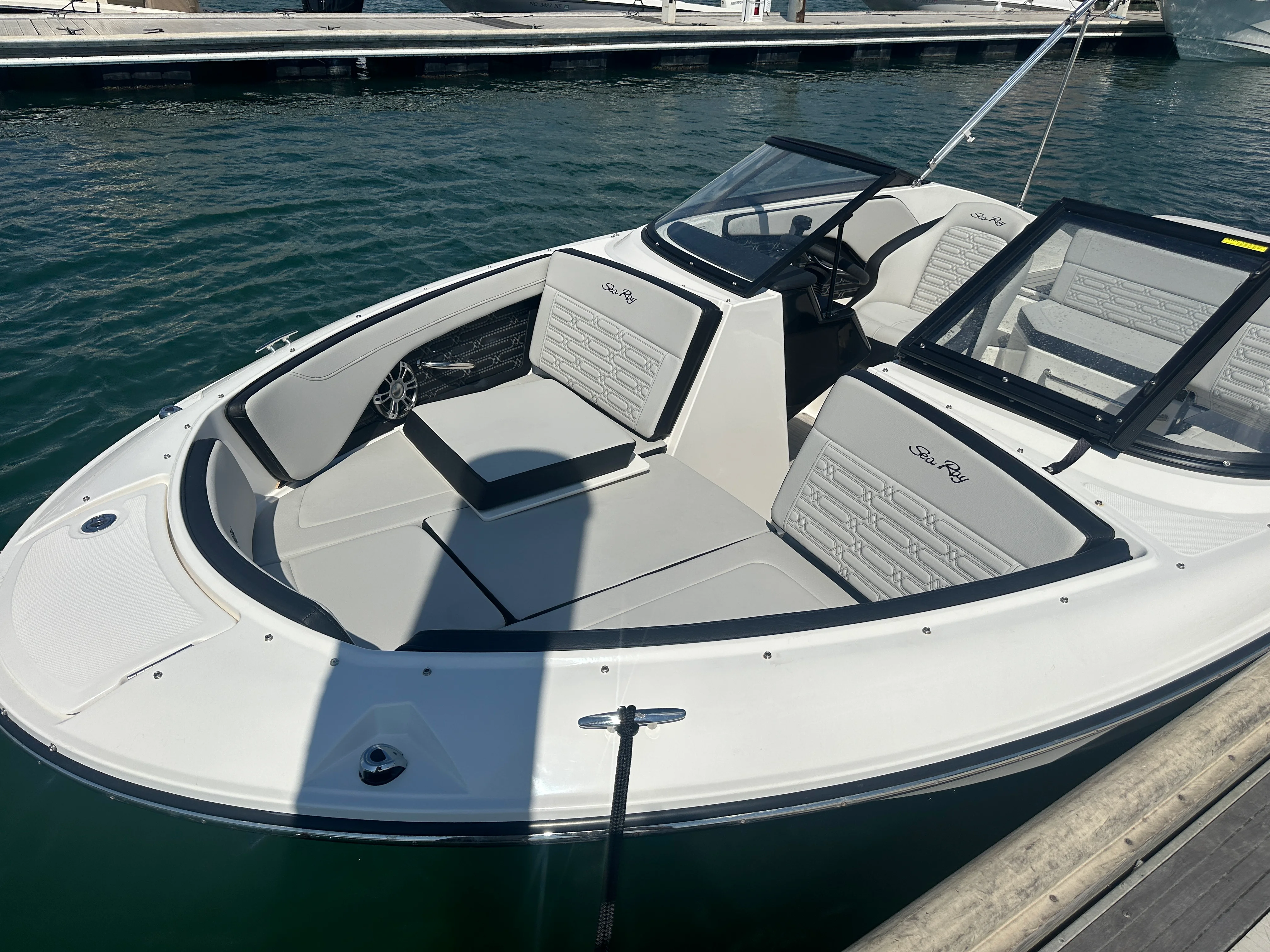 2025 Sea Ray 190 SPX OUTBOARD Image Thumbnail #14