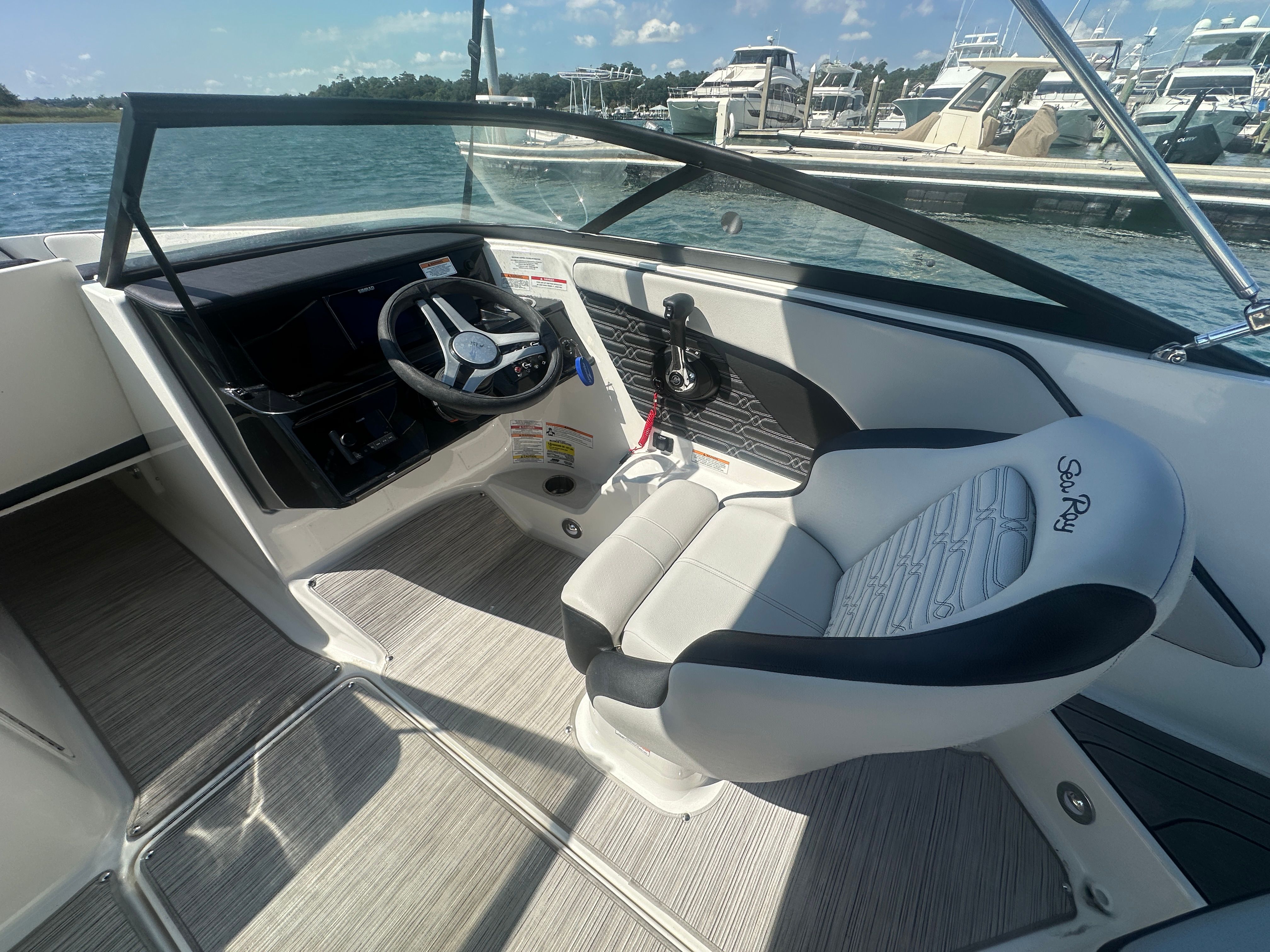 2025 Sea Ray 190 SPX OUTBOARD Image Thumbnail #9