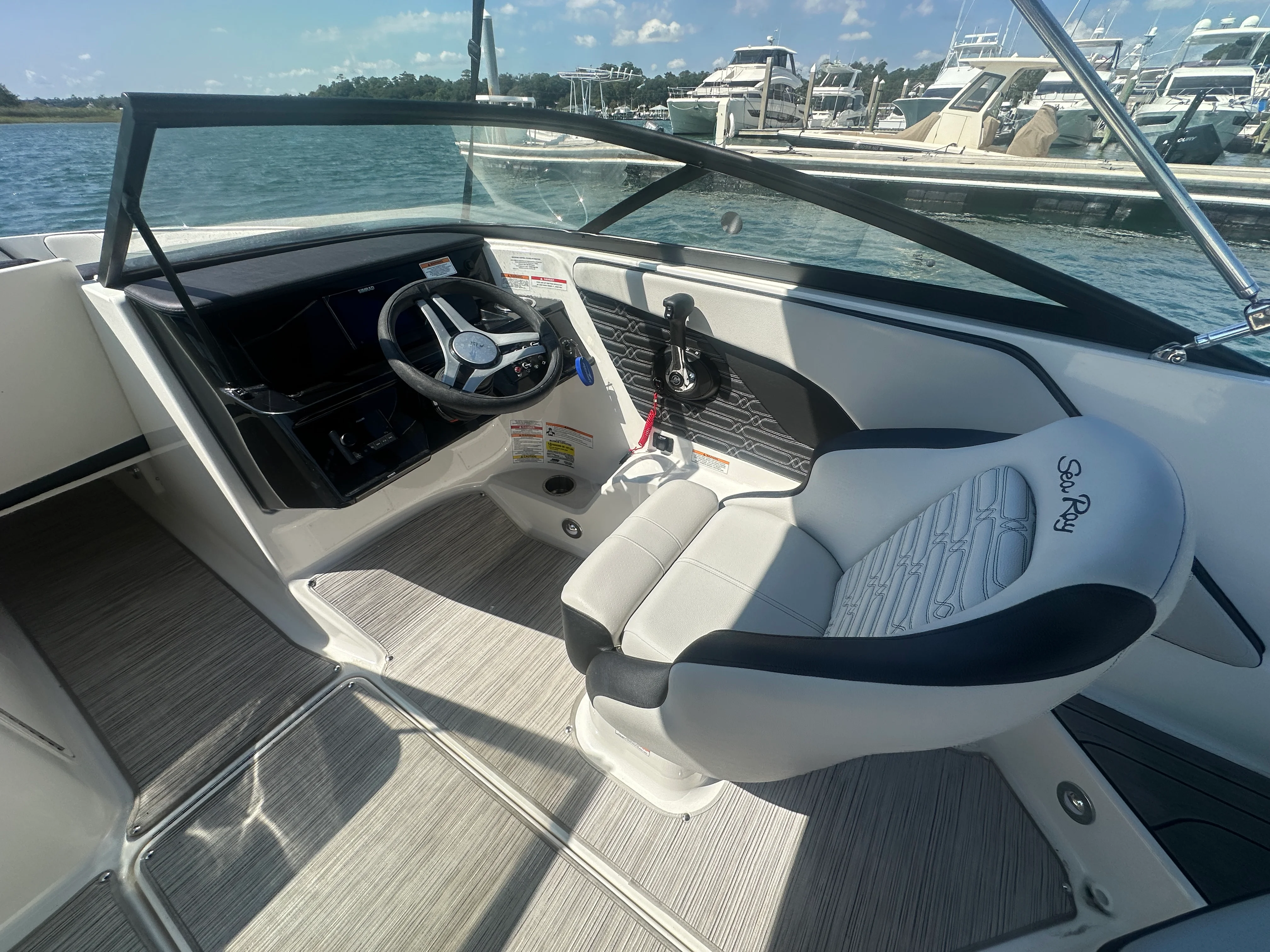 2025 Sea Ray 190 SPX OUTBOARD Image Thumbnail #9