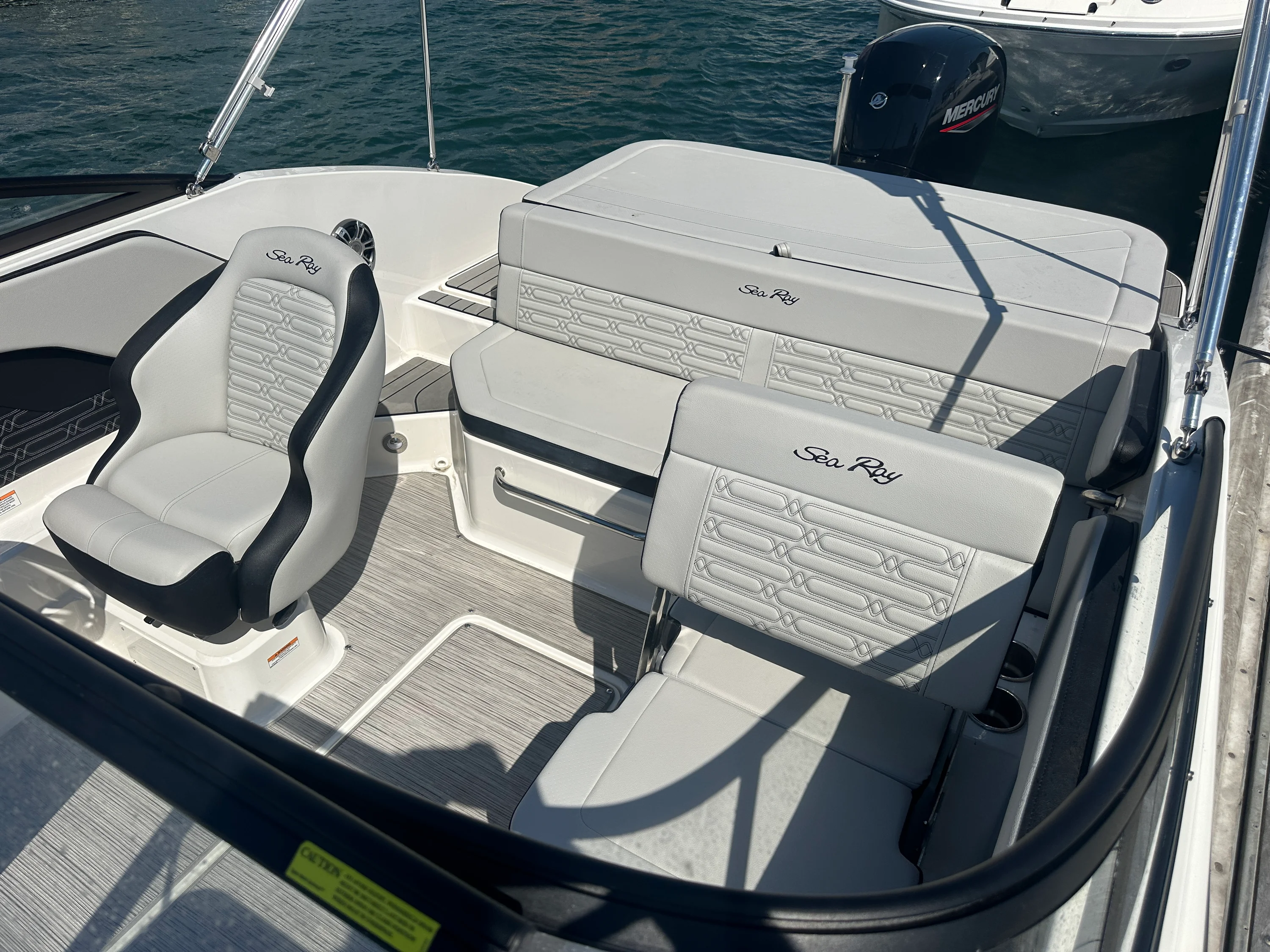 2025 Sea Ray 190 SPX OUTBOARD Image Thumbnail #6