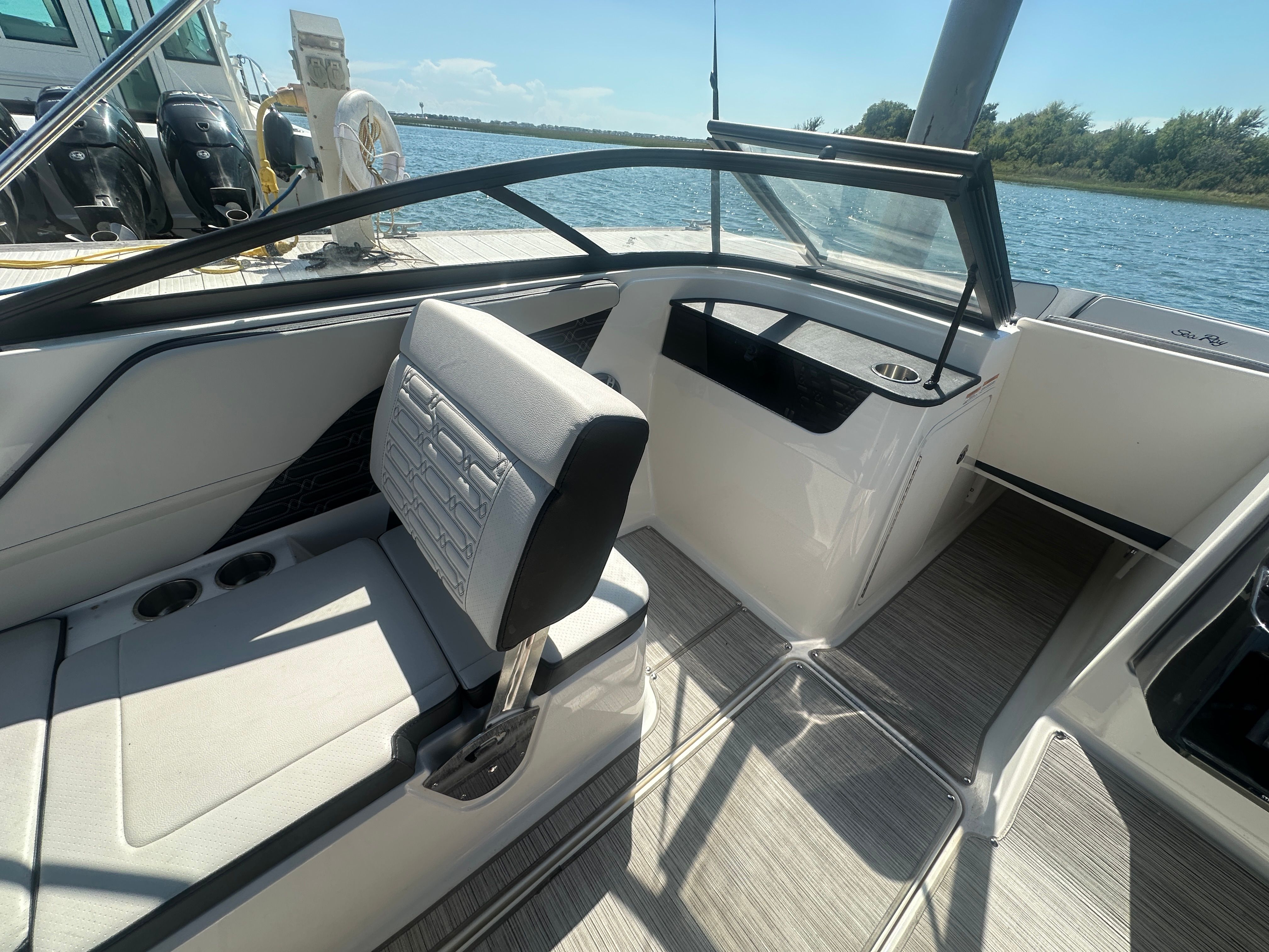 2025 Sea Ray 190 SPX OUTBOARD Image Thumbnail #7