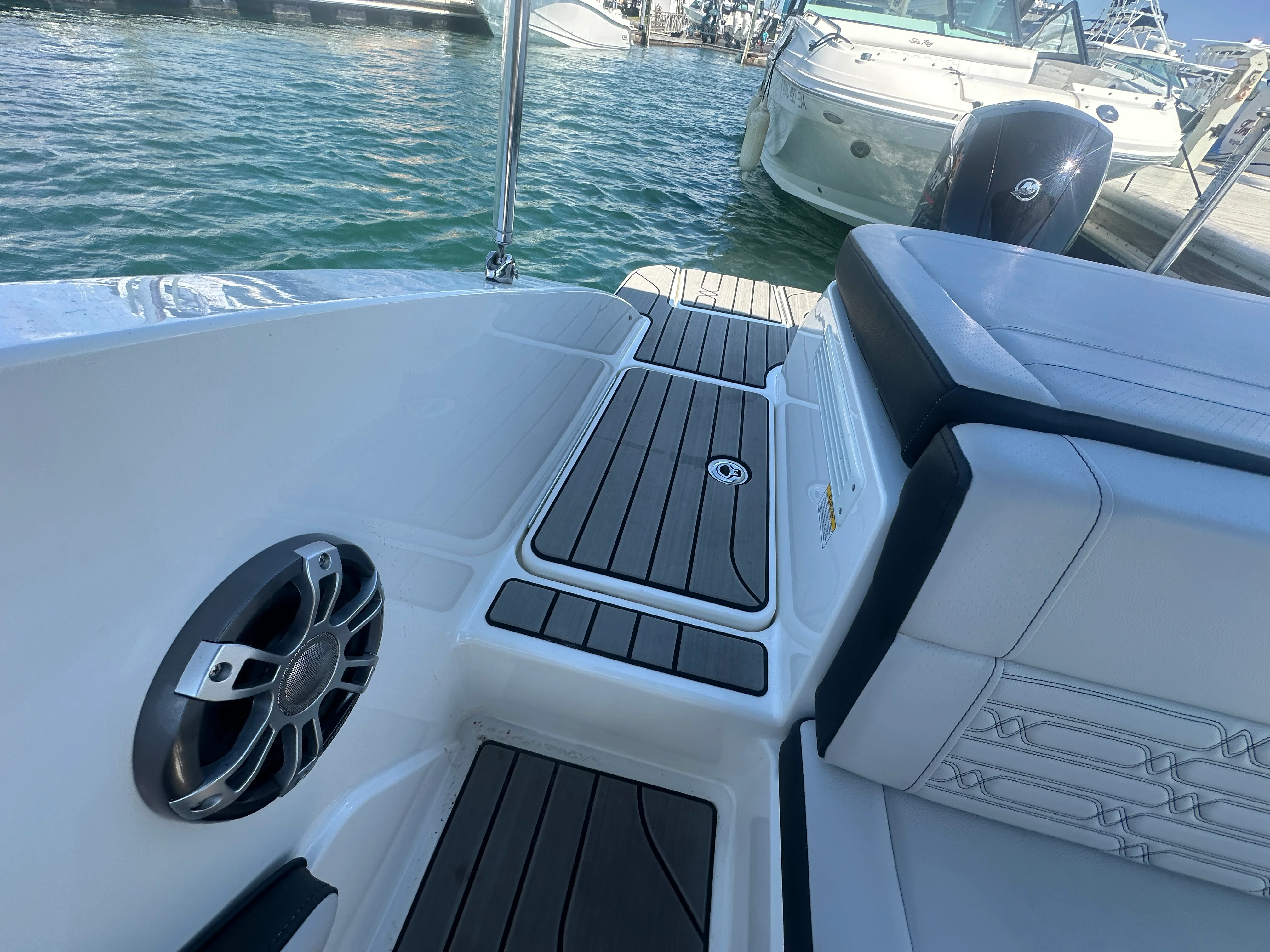 2025 Sea Ray 190 SPX OUTBOARD Image Thumbnail #3