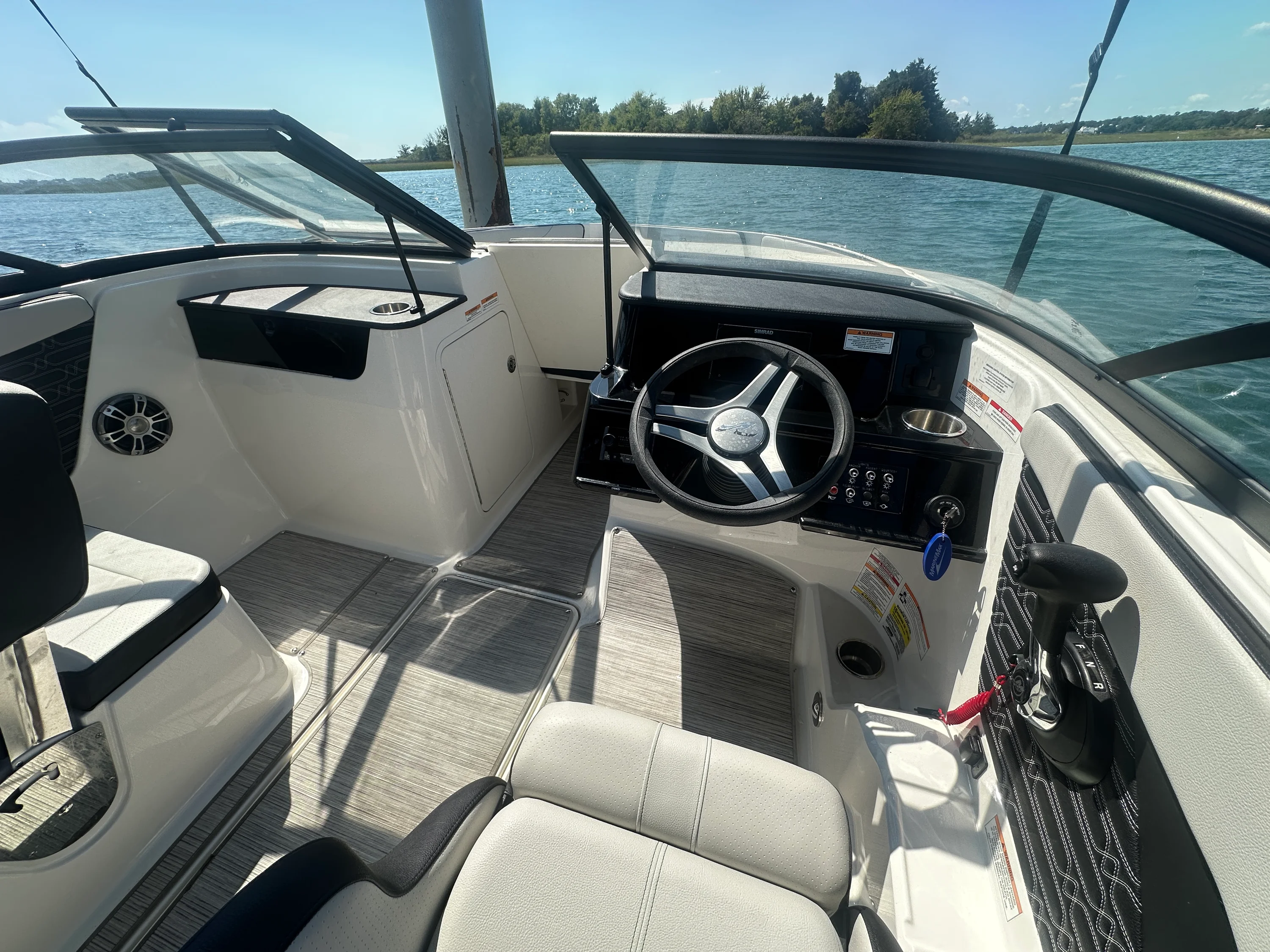 2025 Sea Ray 190 SPX OUTBOARD Image Thumbnail #12