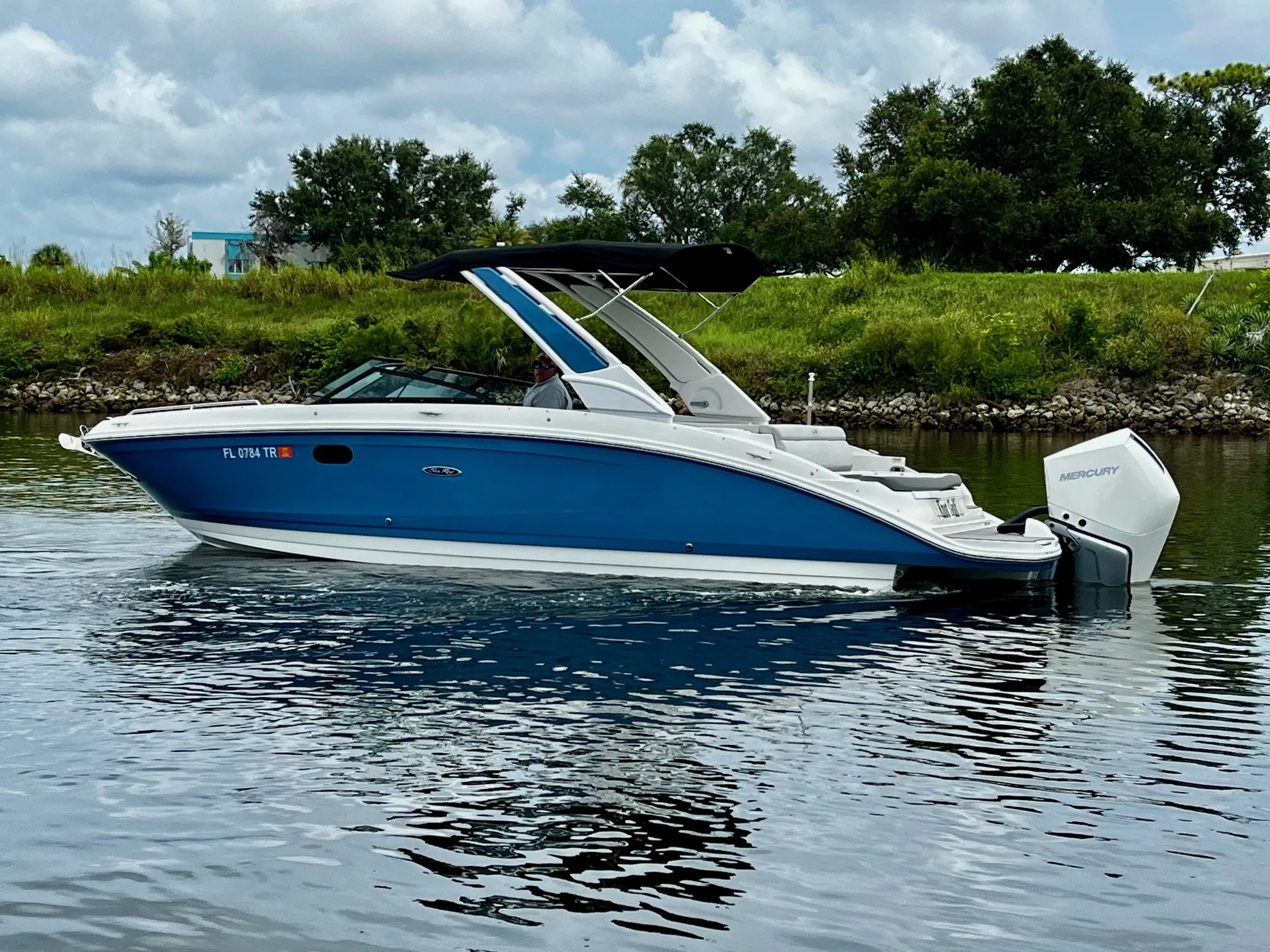 2024 Sea Ray 270 SDX OUTBOARD Image Thumbnail #5