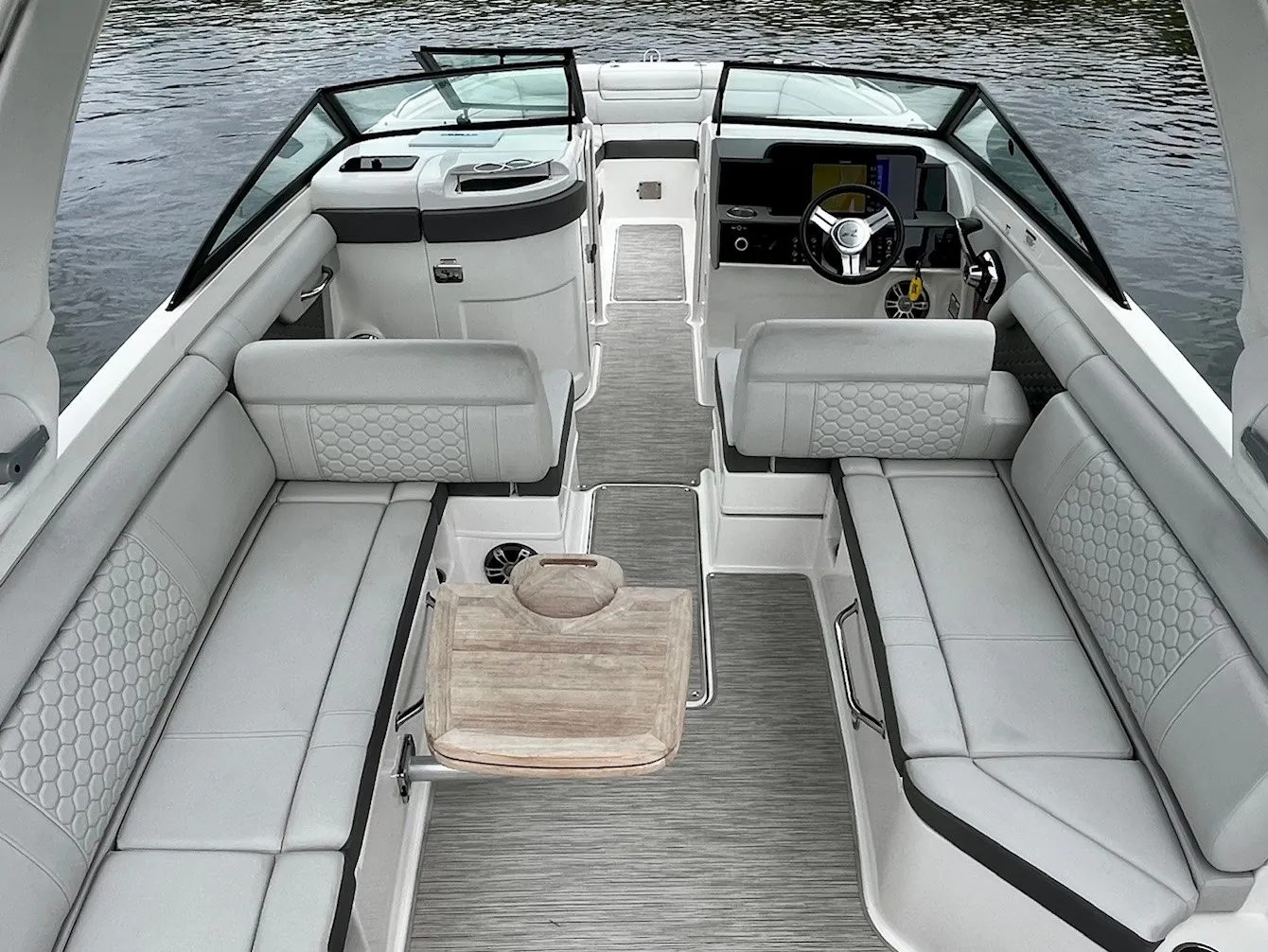 2024 Sea Ray 270 SDX OUTBOARD Image Thumbnail #6