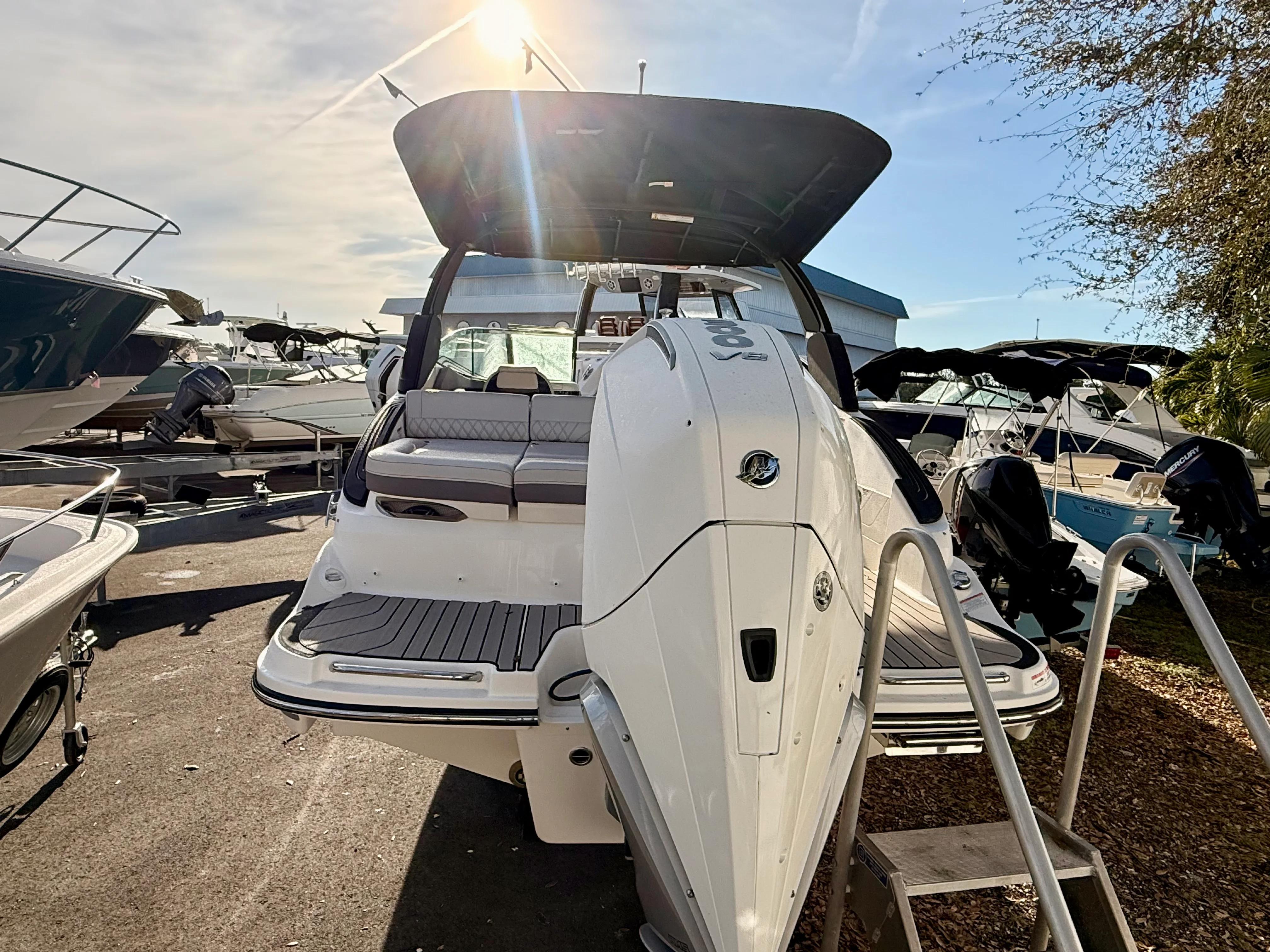 2026 Sea Ray SLX 260 Outboard Image Thumbnail #8