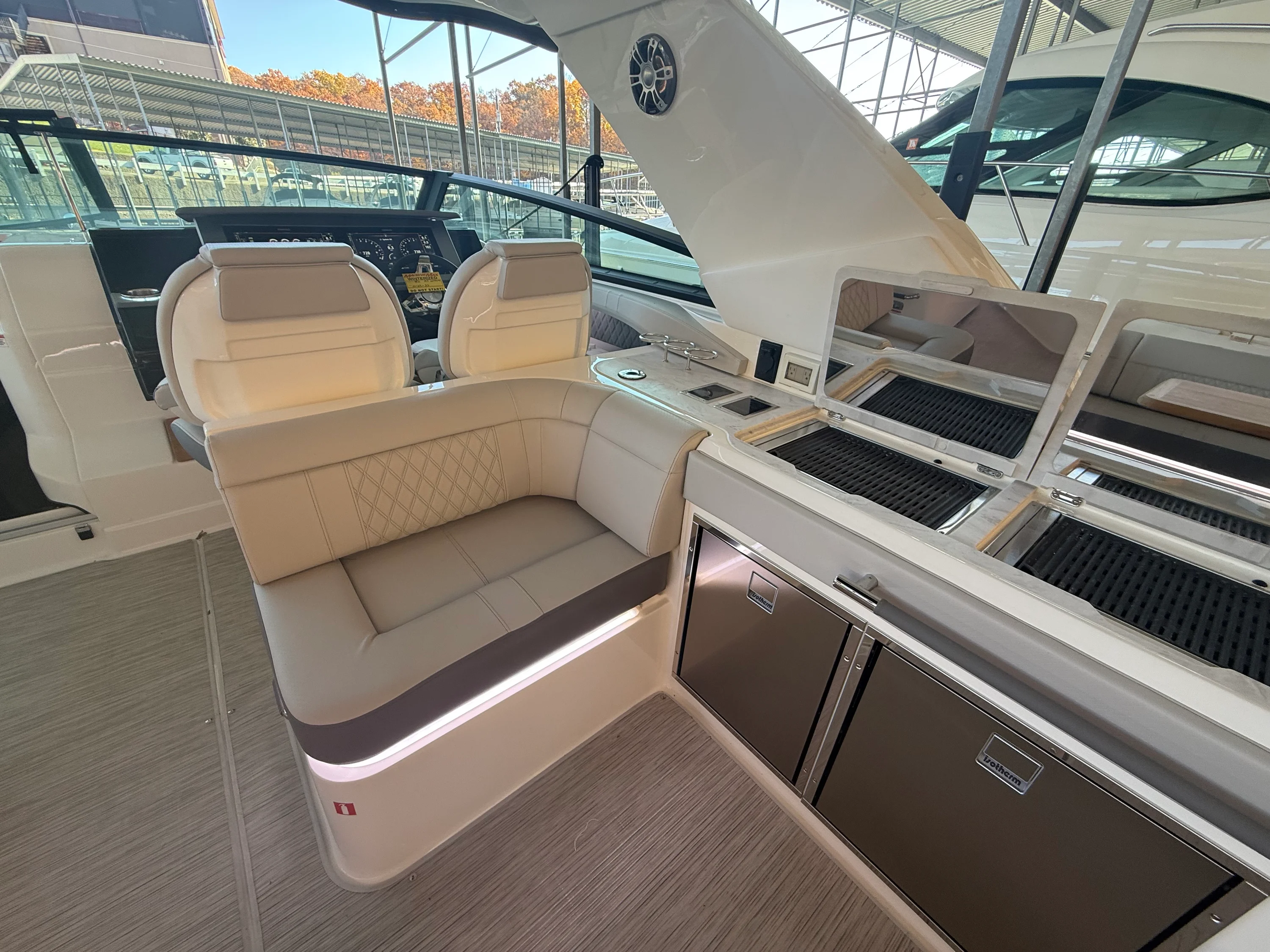 2026 Sea Ray SLX 400 Outboard Image Thumbnail #22