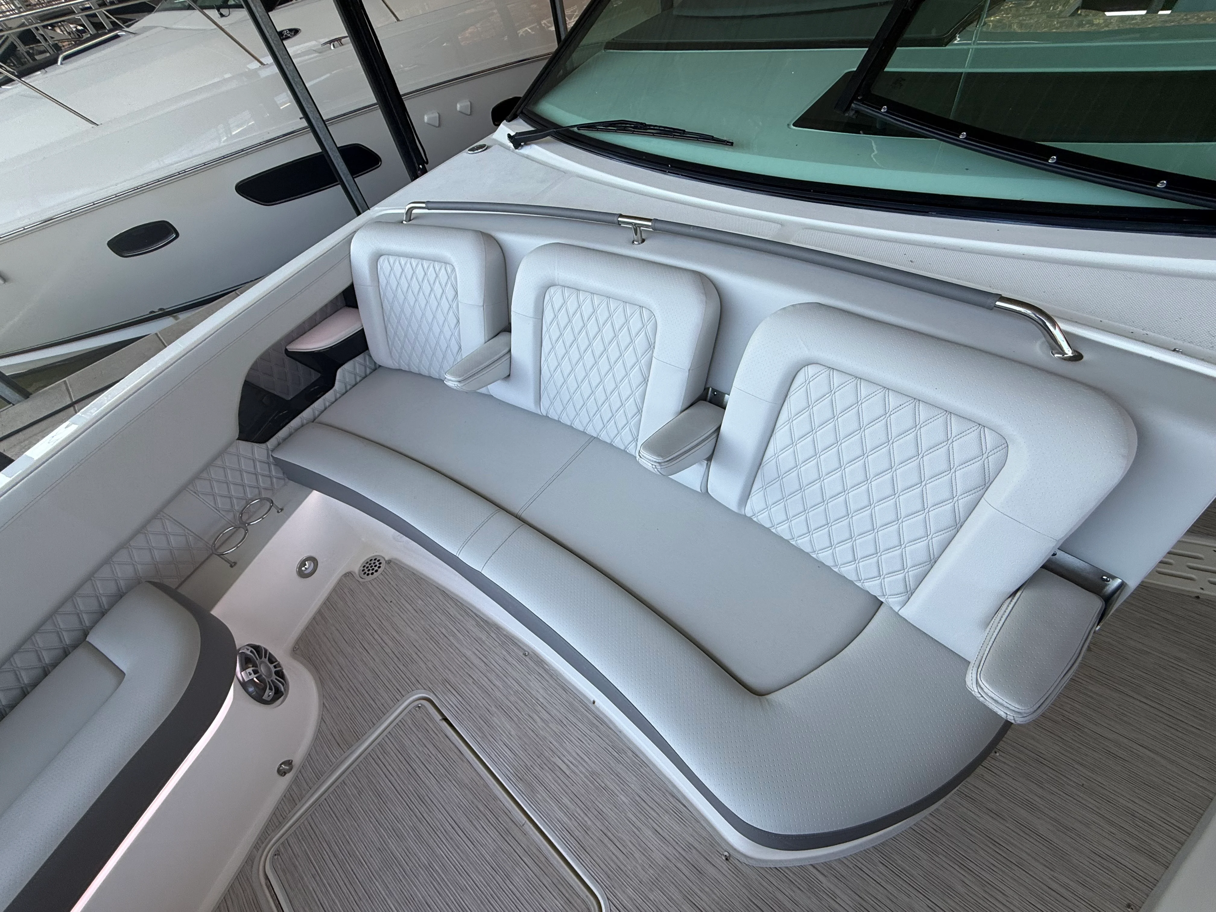 2026 Sea Ray SLX 400 Outboard Image Thumbnail #26