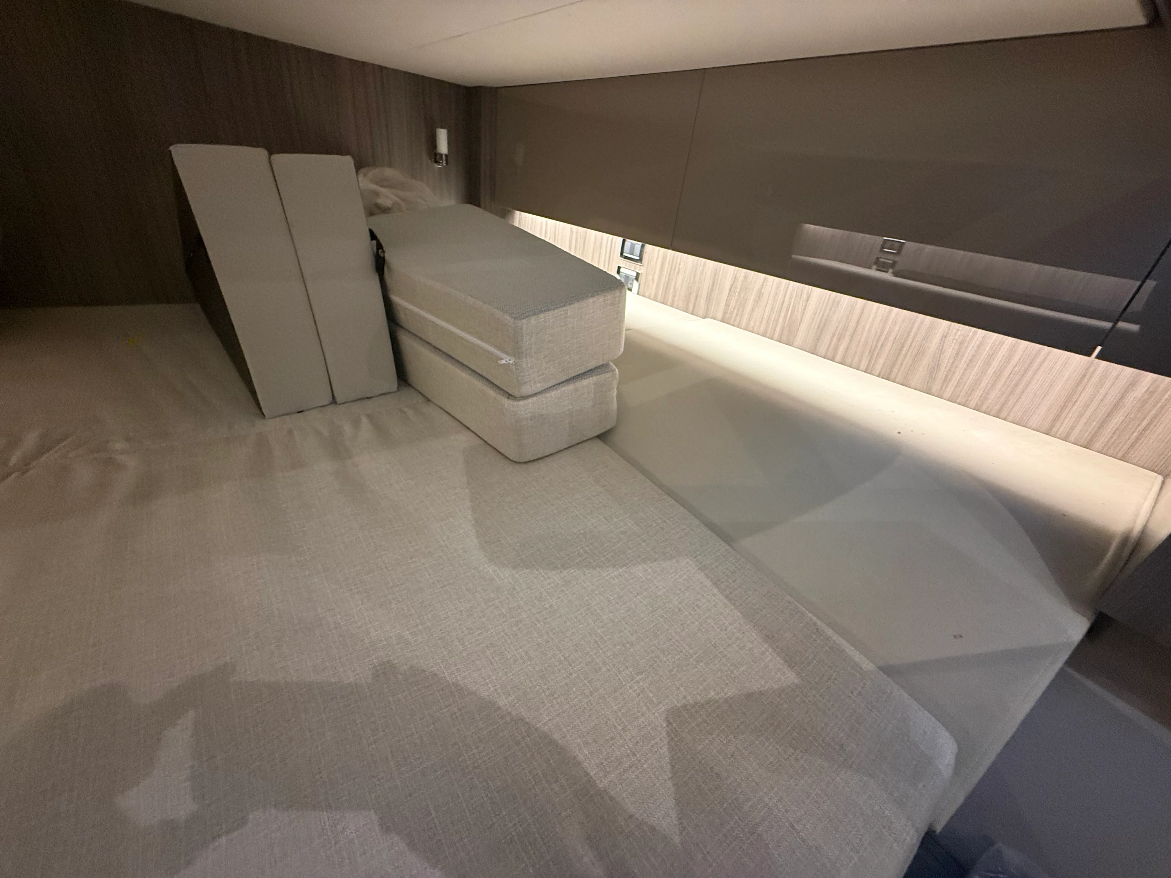 2026 Sea Ray SLX 400 Outboard Image Thumbnail #39