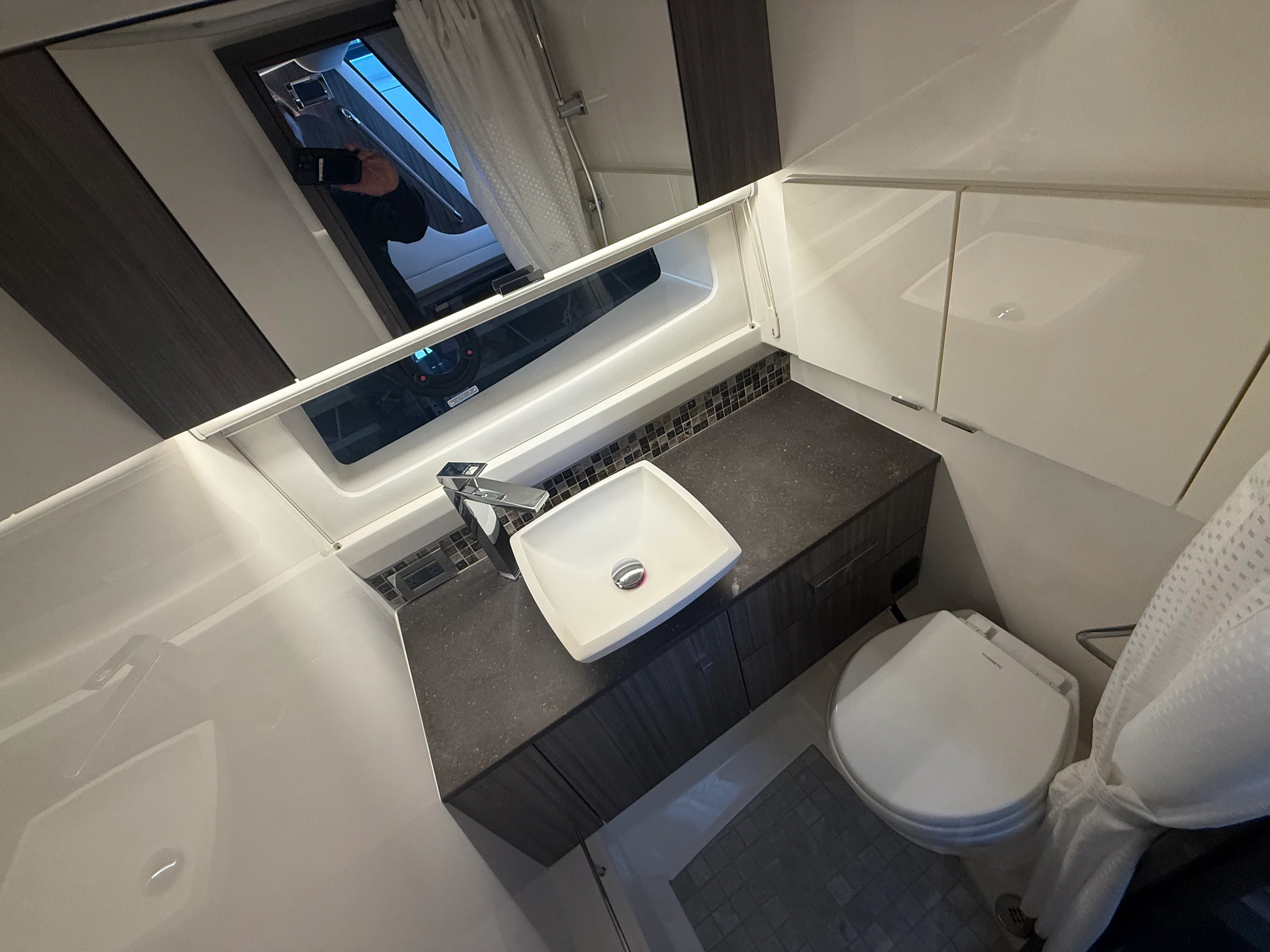 2026 Sea Ray SLX 400 Outboard Image Thumbnail #41