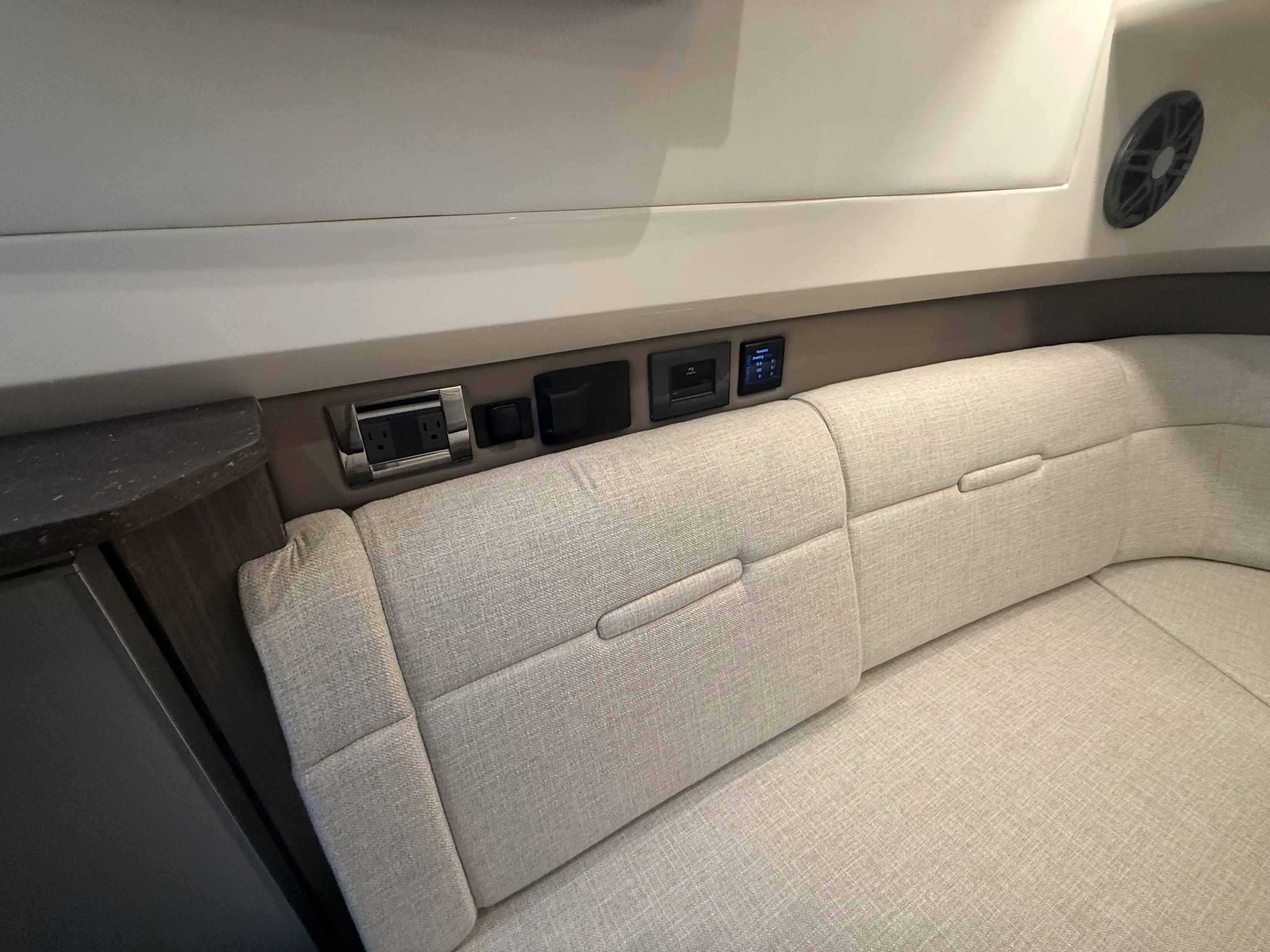 2026 Sea Ray SLX 400 Outboard Image Thumbnail #36