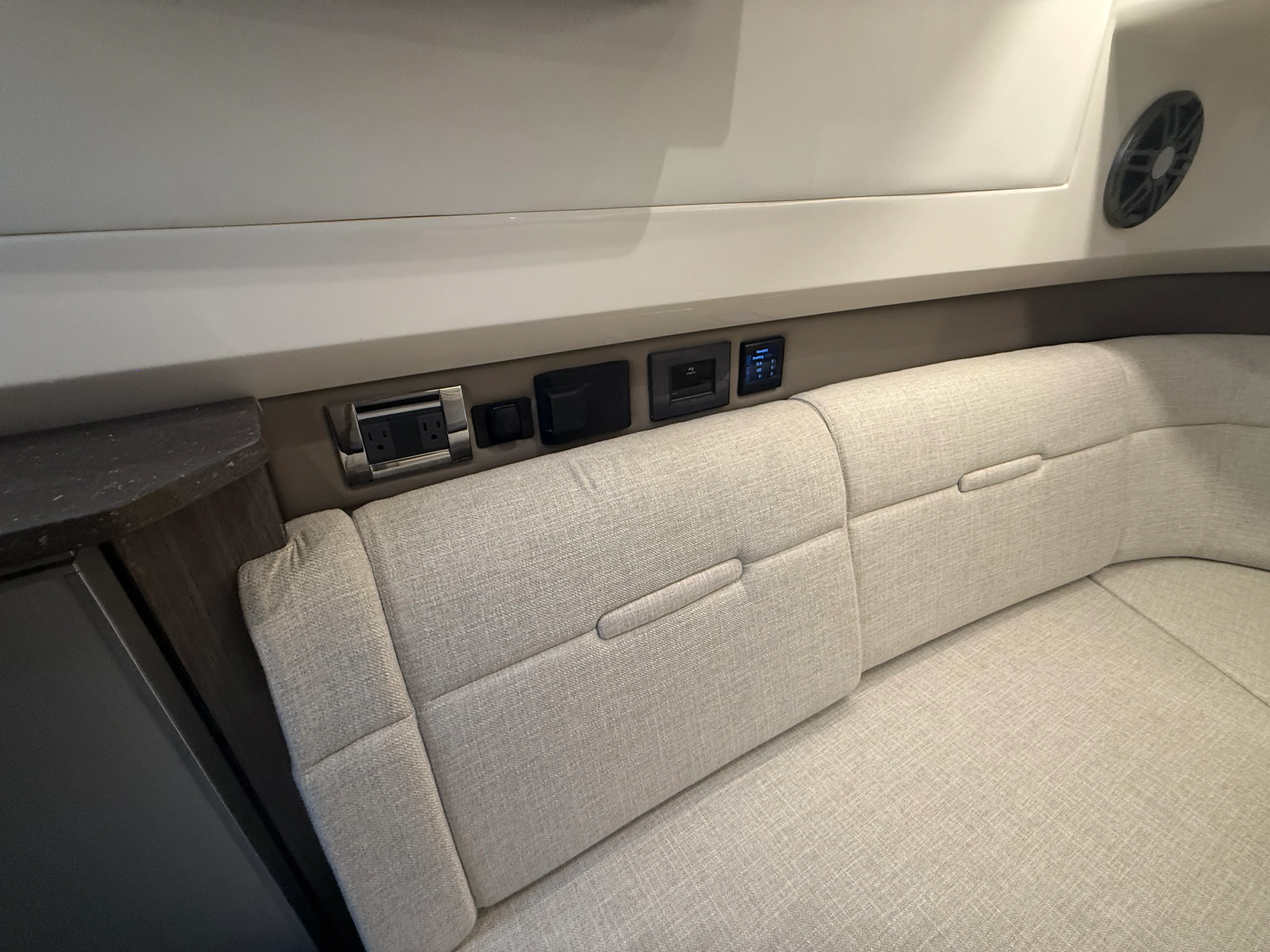 2026 Sea Ray SLX 400 Outboard Image Thumbnail #36