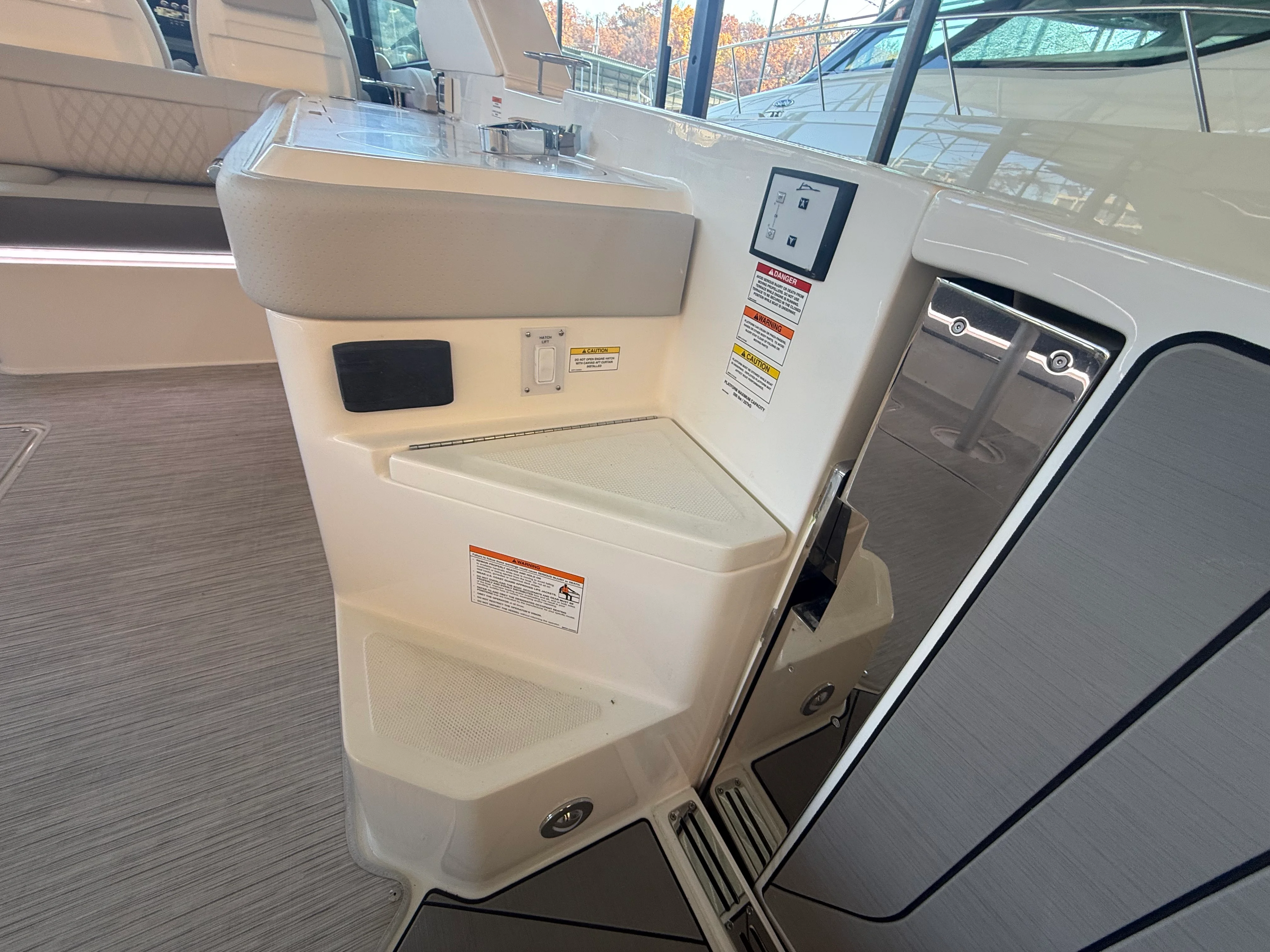 2026 Sea Ray SLX 400 Outboard Image Thumbnail #16