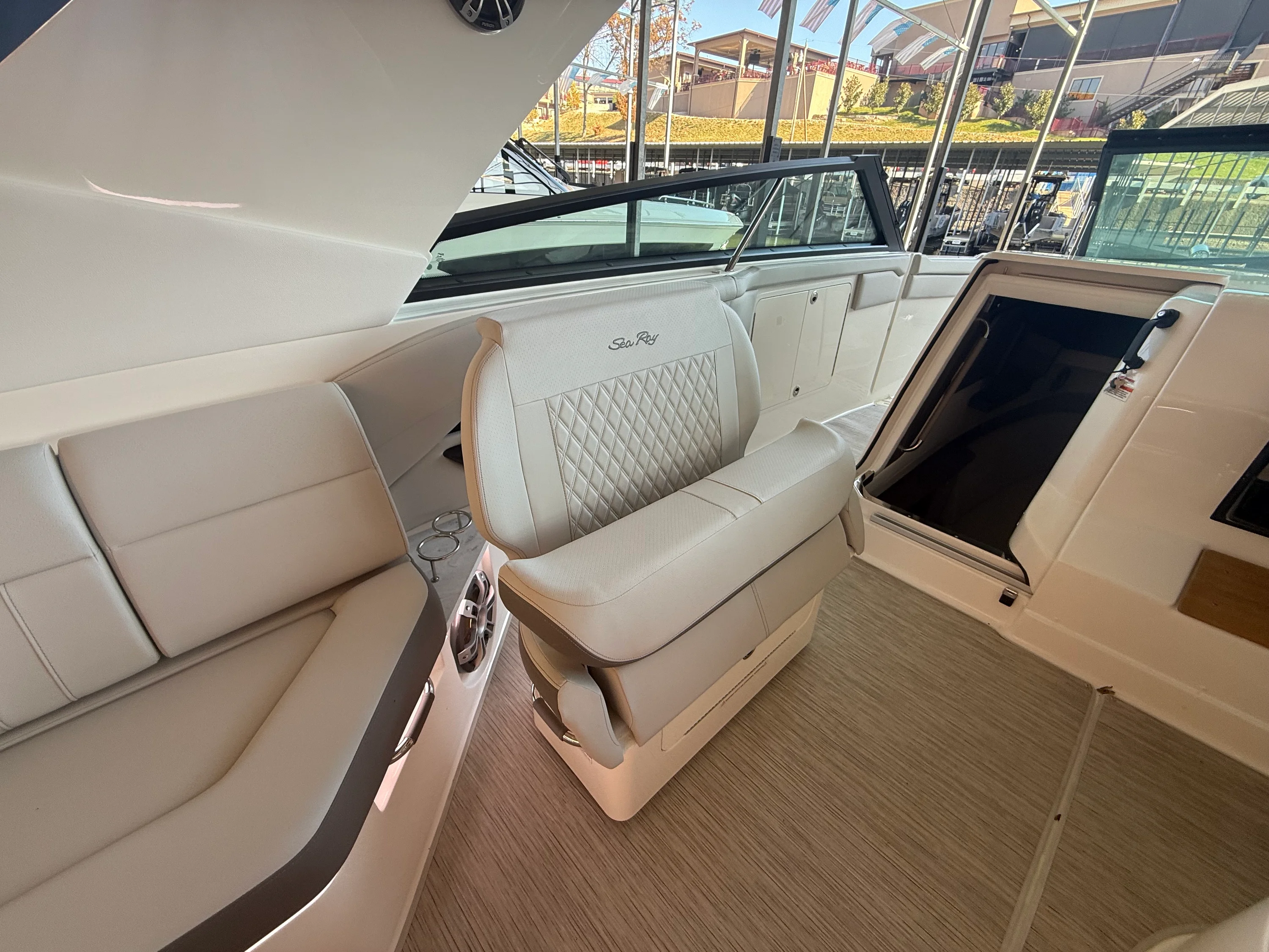 2026 Sea Ray SLX 400 Outboard Image Thumbnail #30