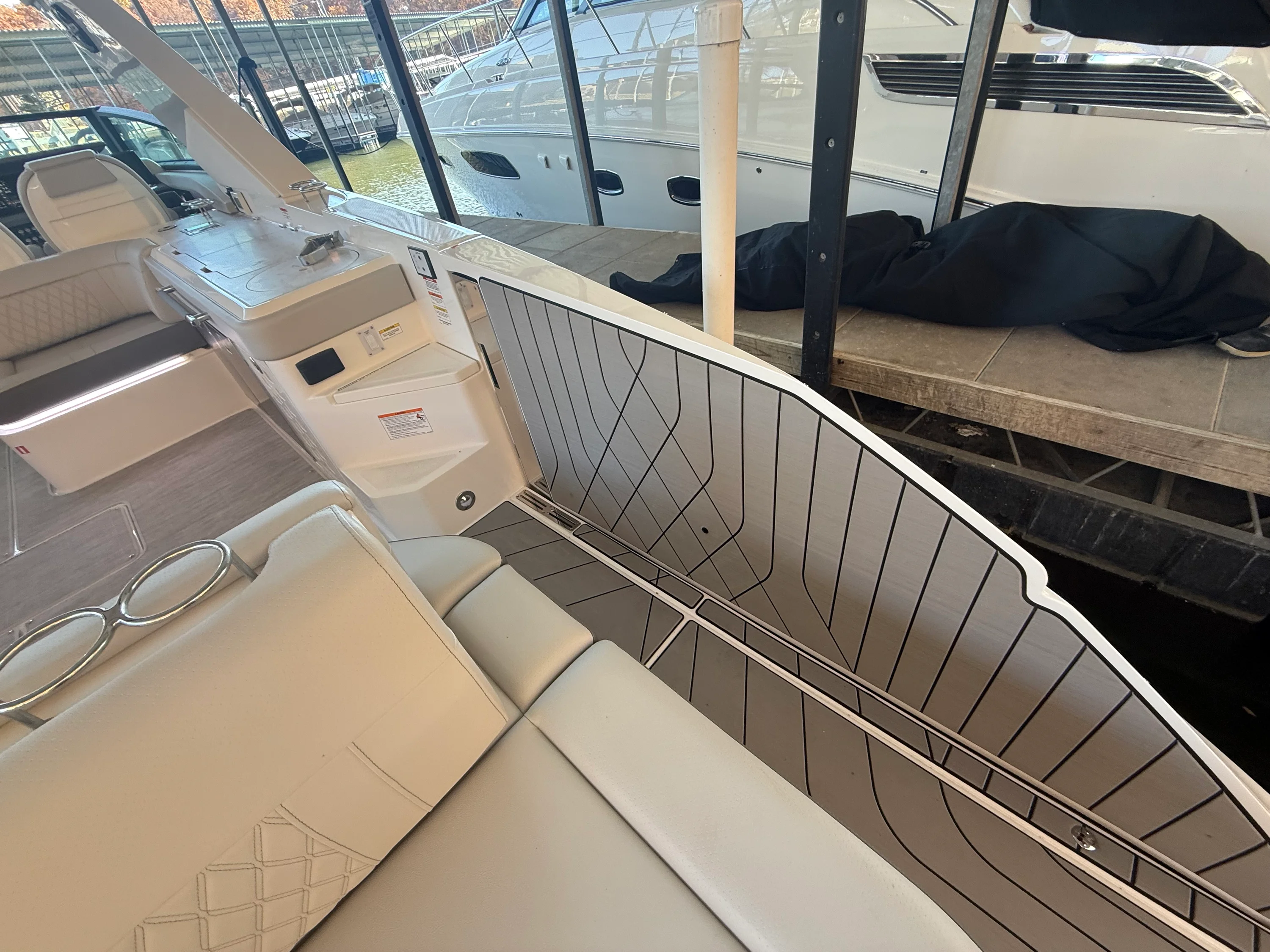 2026 Sea Ray SLX 400 Outboard Image Thumbnail #15