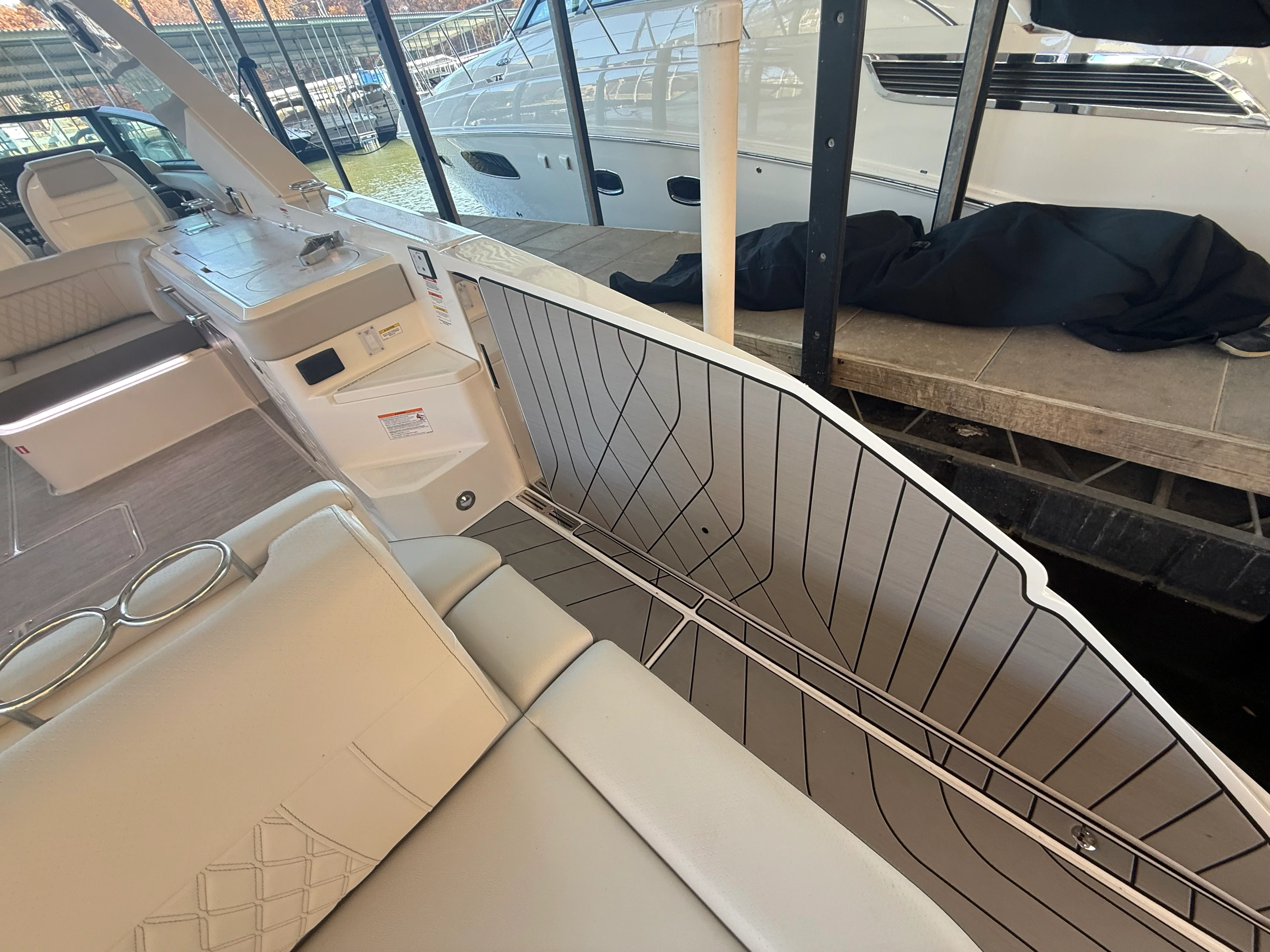 2026 Sea Ray SLX 400 Outboard Image Thumbnail #15