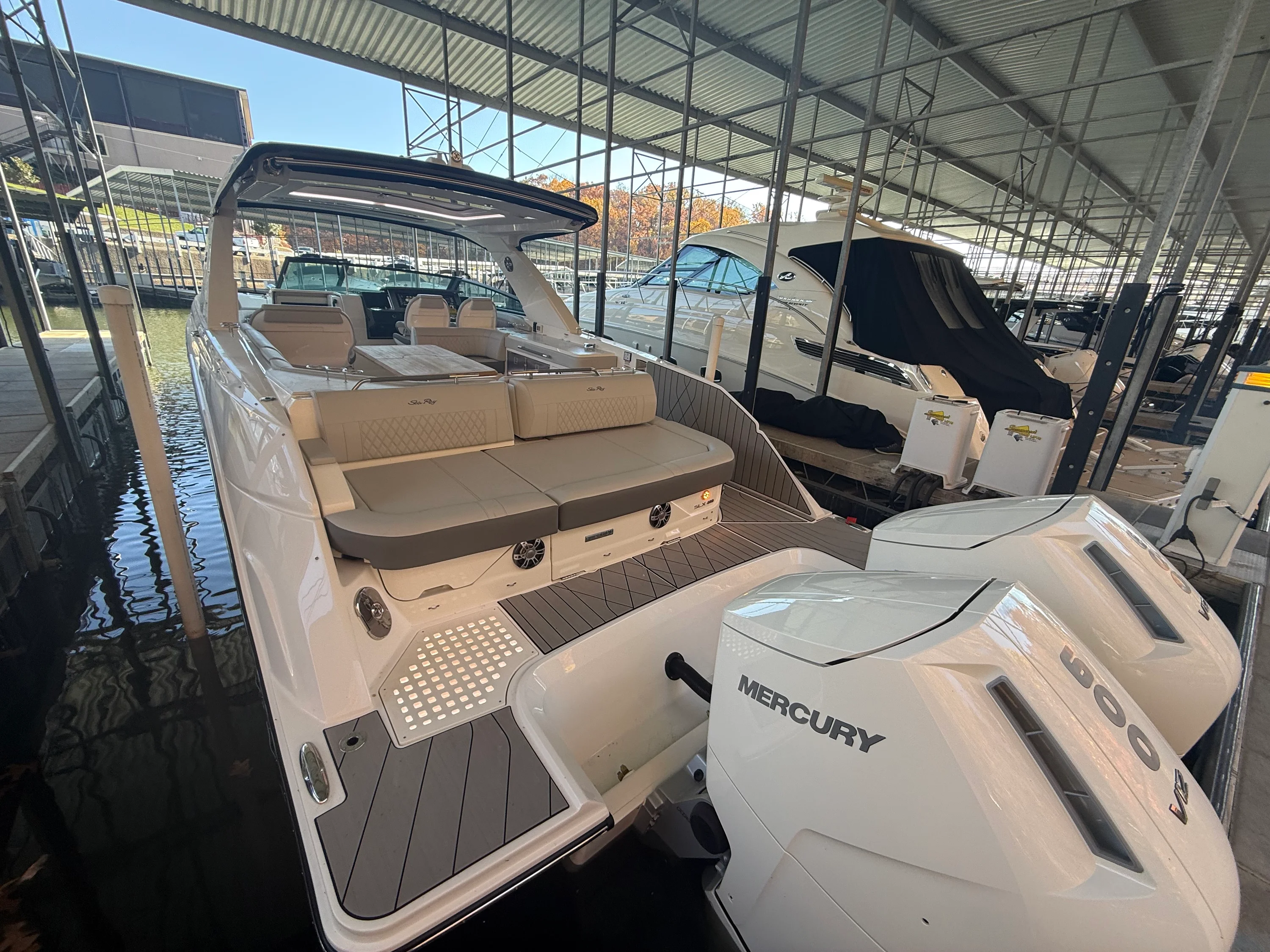 2026 Sea Ray SLX 400 Outboard Image Thumbnail #13