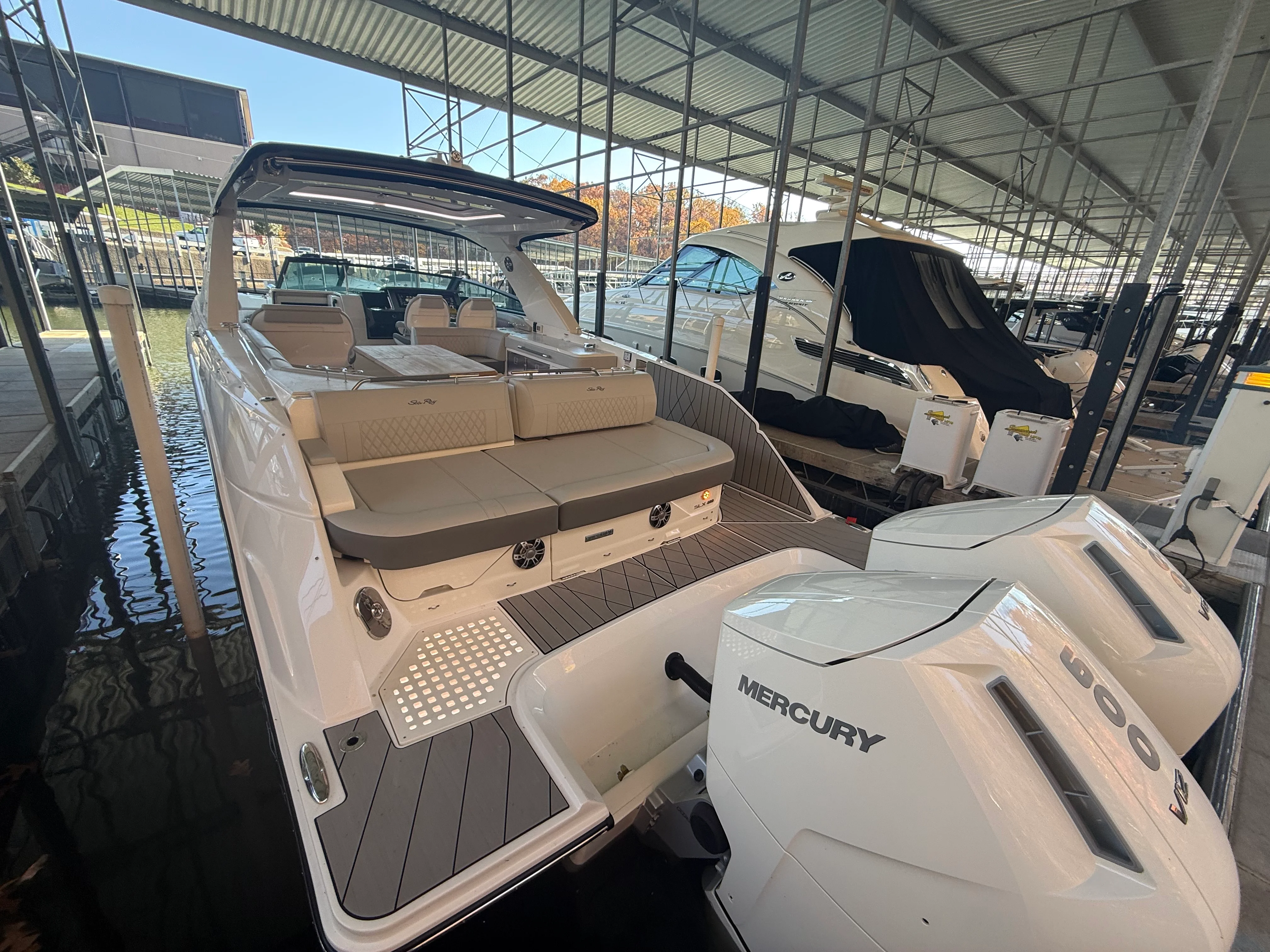 2026 Sea Ray SLX 400 Outboard Image Thumbnail #13