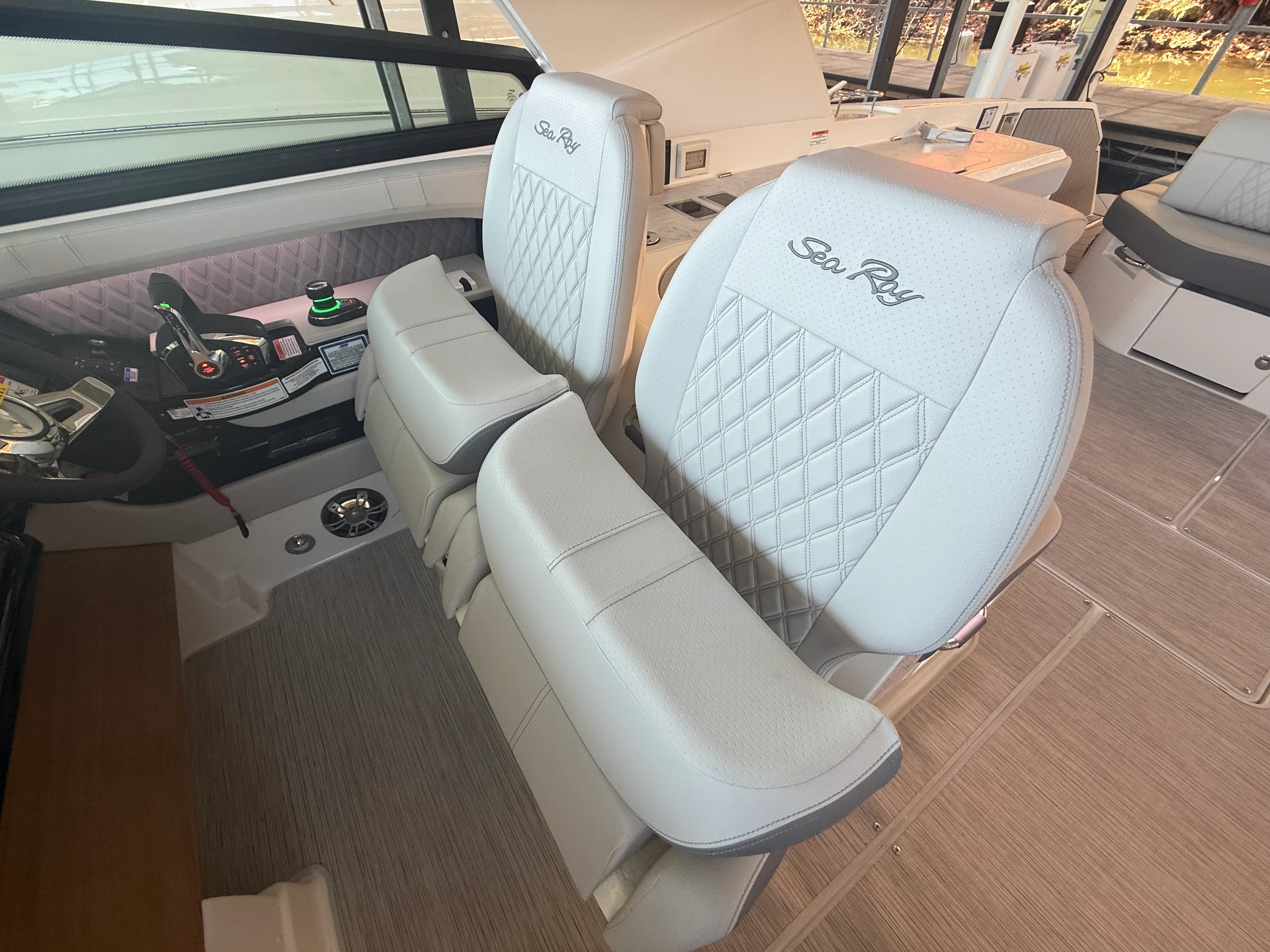 2026 Sea Ray SLX 400 Outboard Image Thumbnail #9