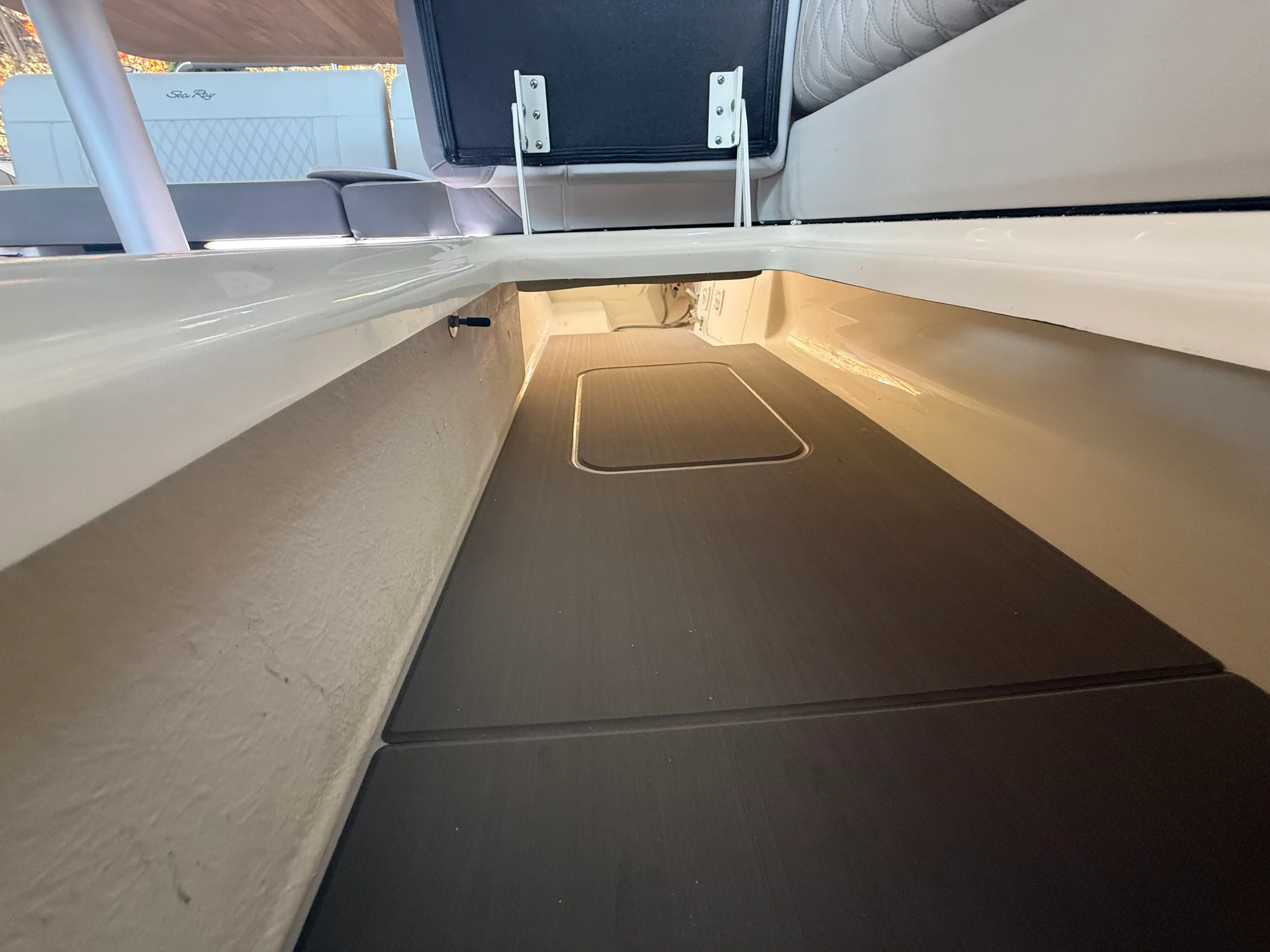 2026 Sea Ray SLX 400 Outboard Image Thumbnail #20