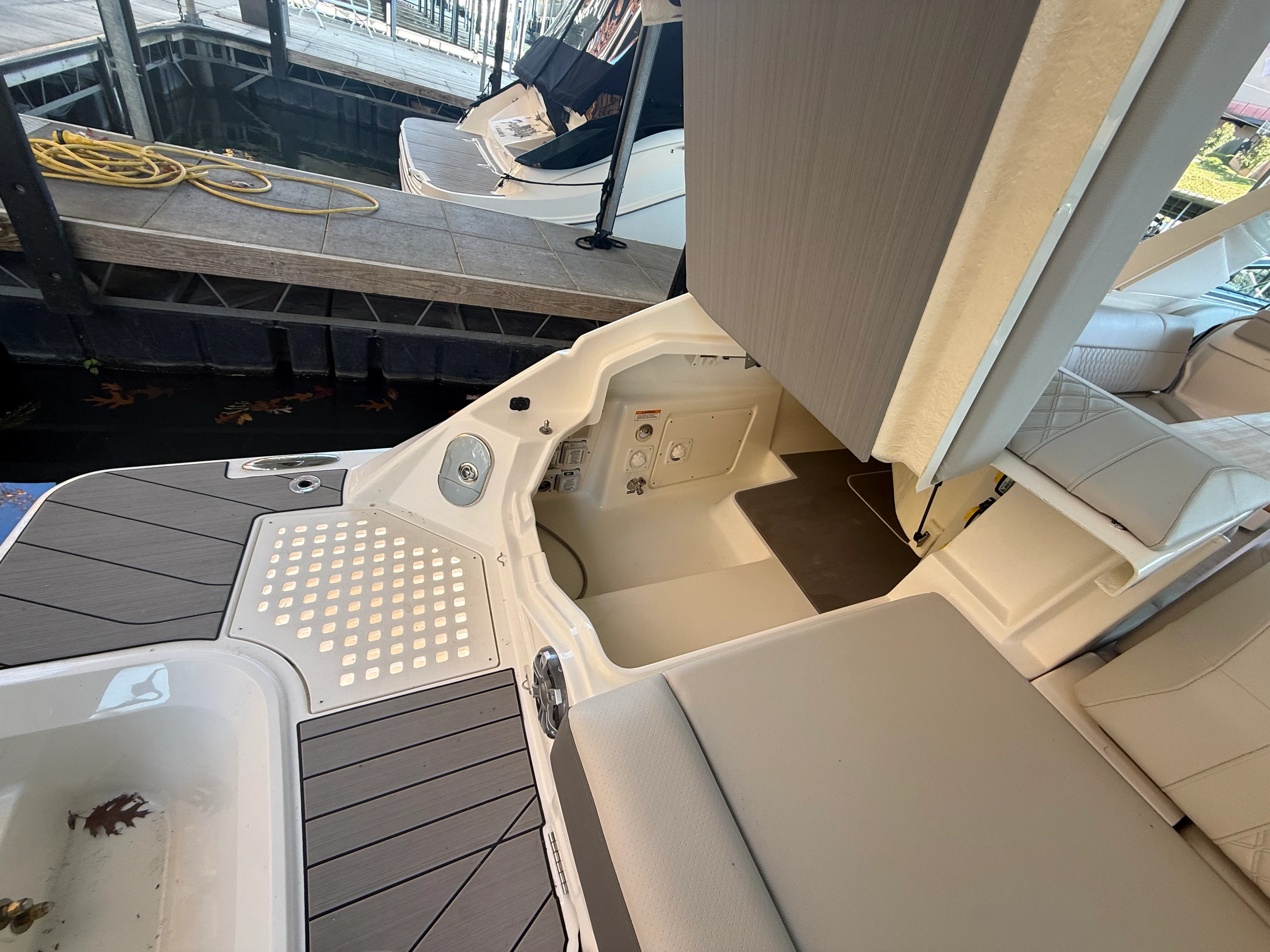 2026 Sea Ray SLX 400 Outboard Image Thumbnail #42