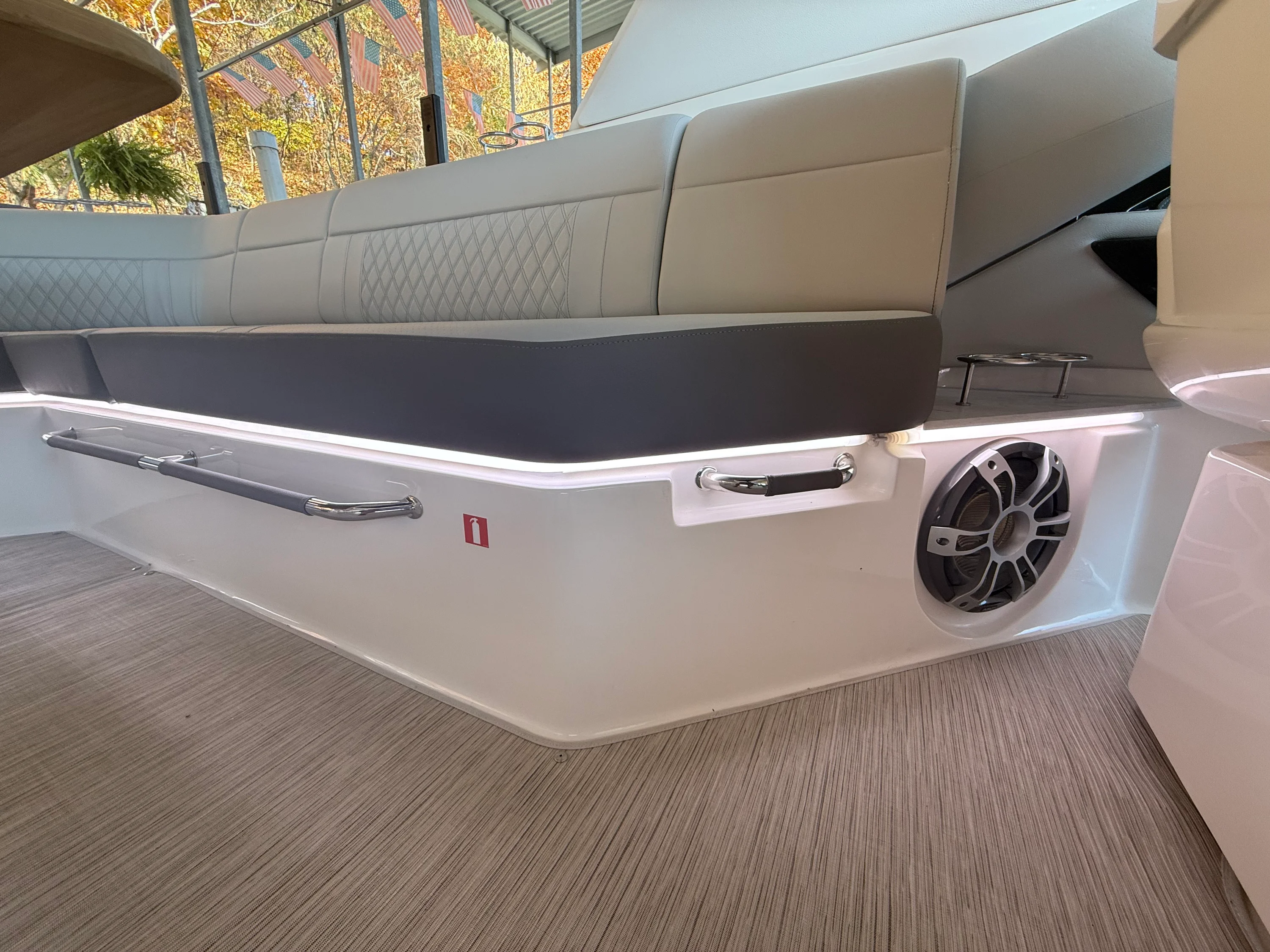 2026 Sea Ray SLX 400 Outboard Image Thumbnail #19