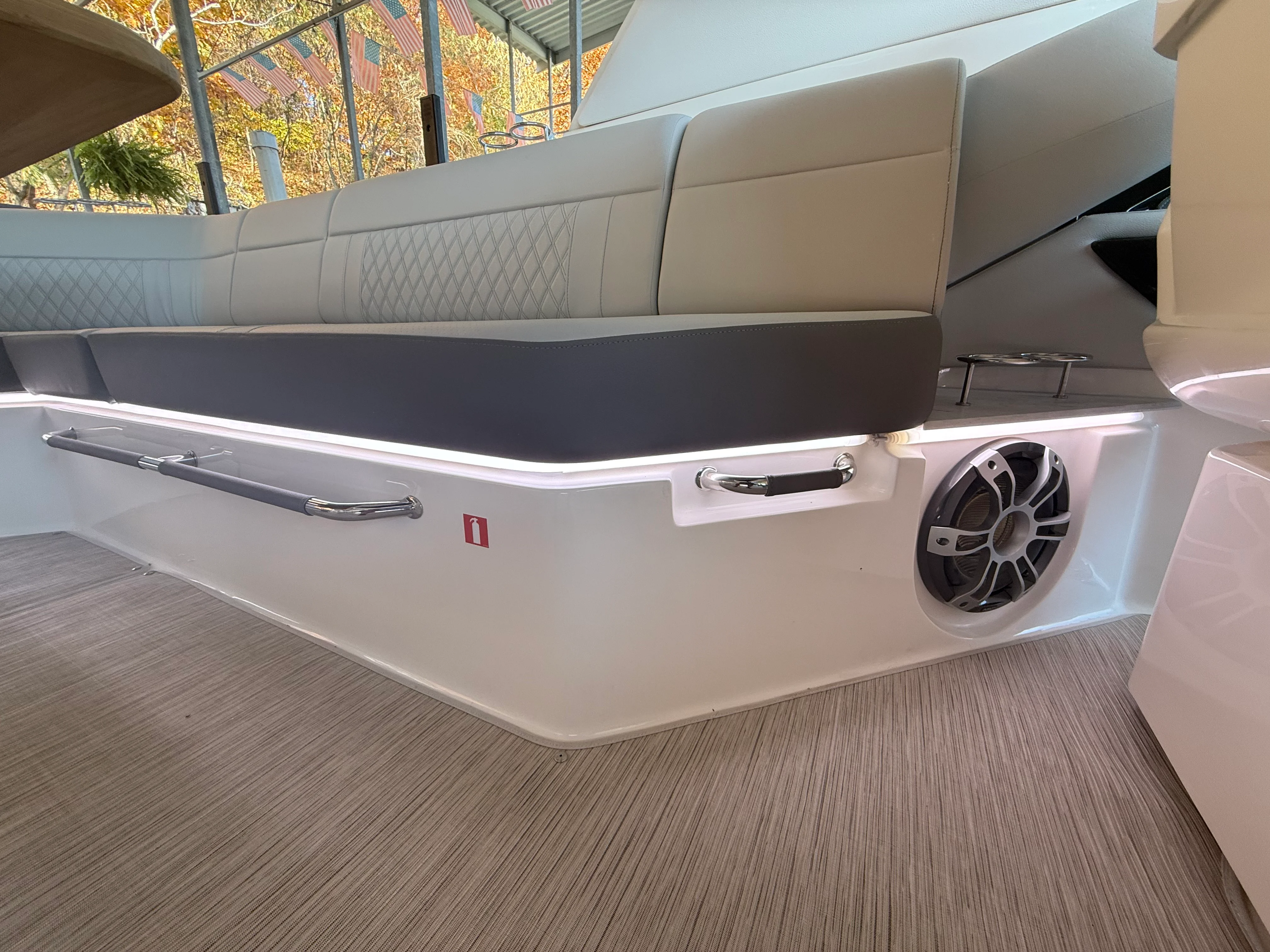 2026 Sea Ray SLX 400 Outboard Image Thumbnail #19