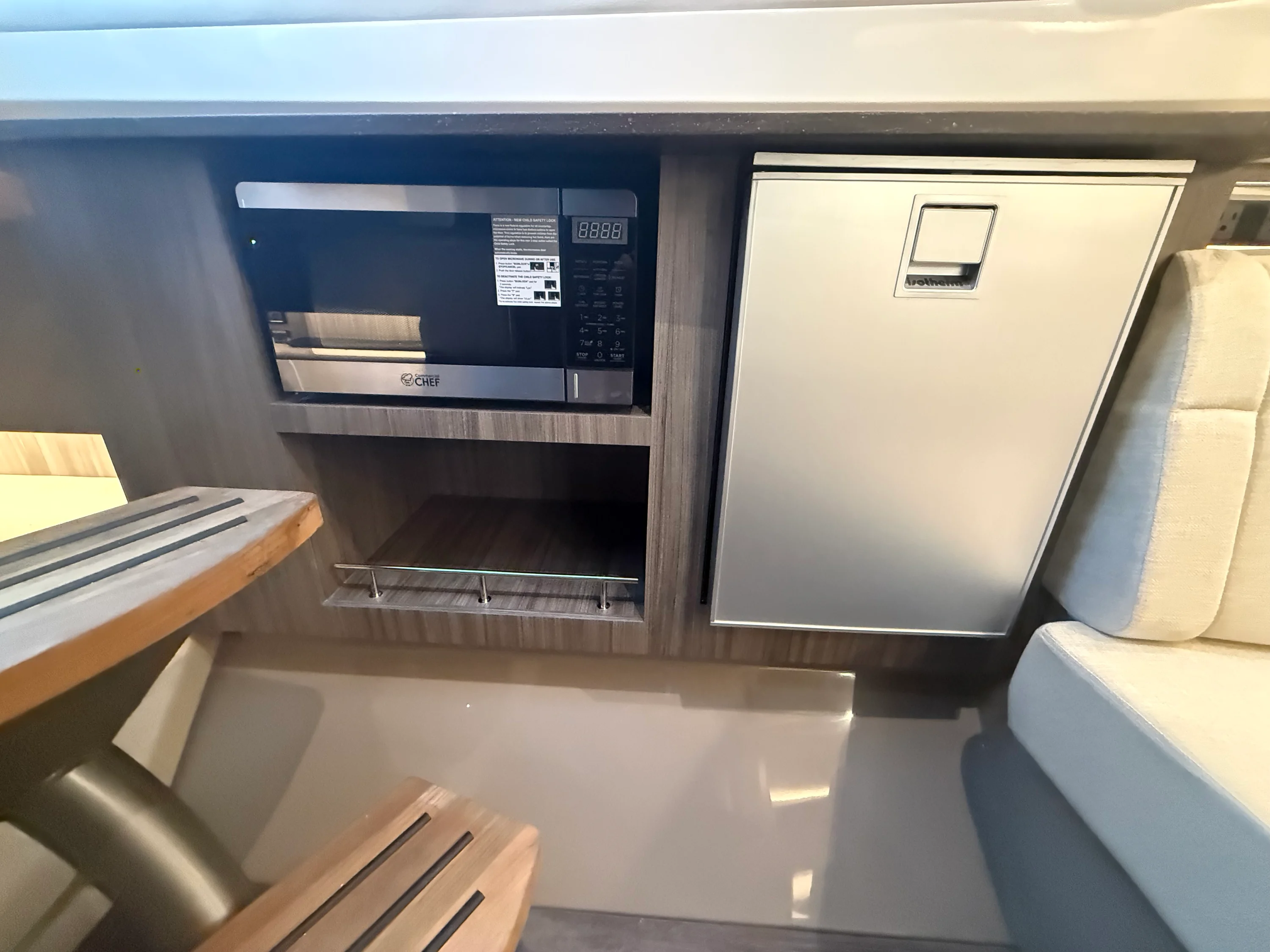 2026 Sea Ray SLX 400 Outboard Image Thumbnail #37