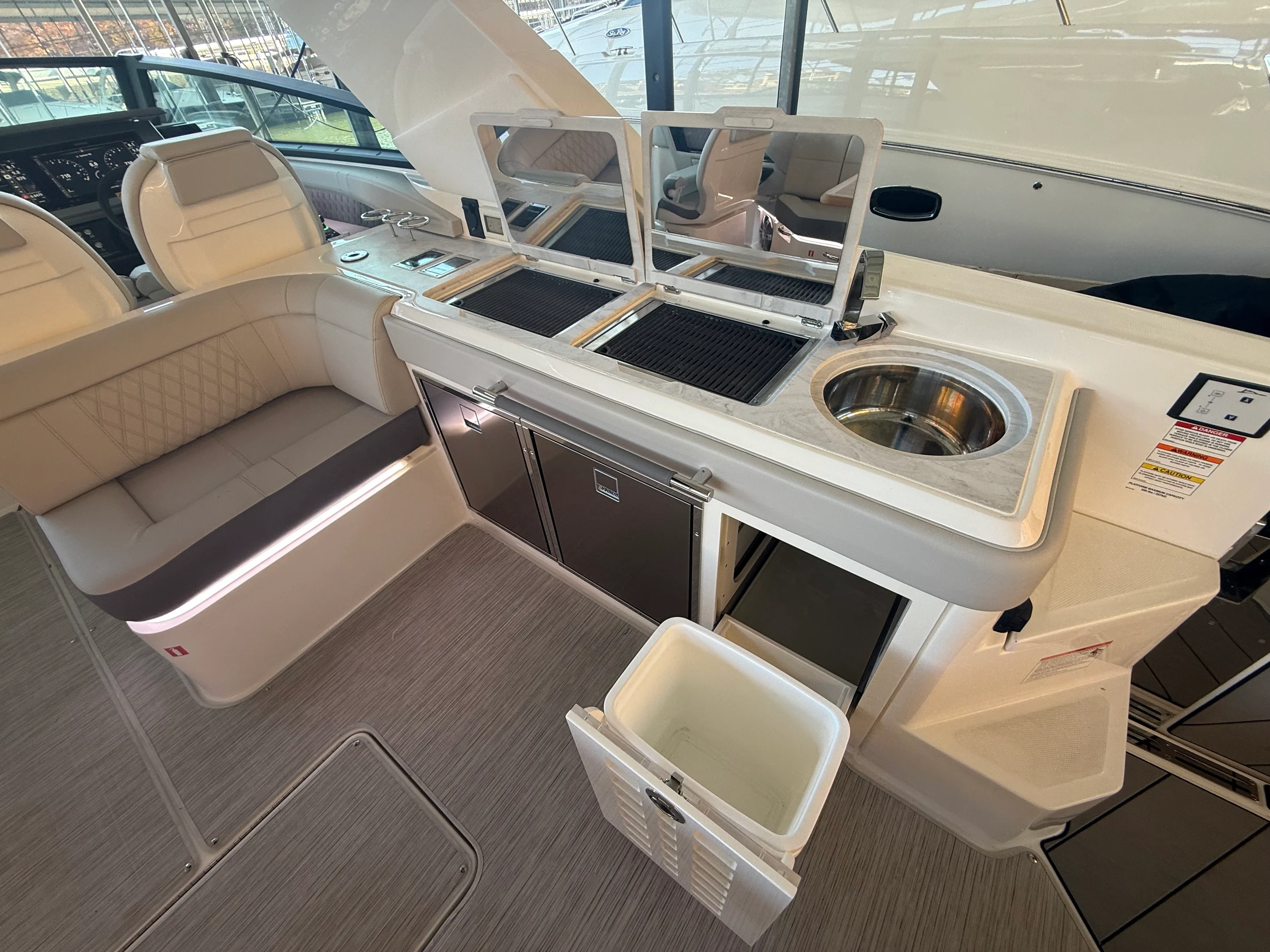 2026 Sea Ray SLX 400 Outboard Image Thumbnail #12