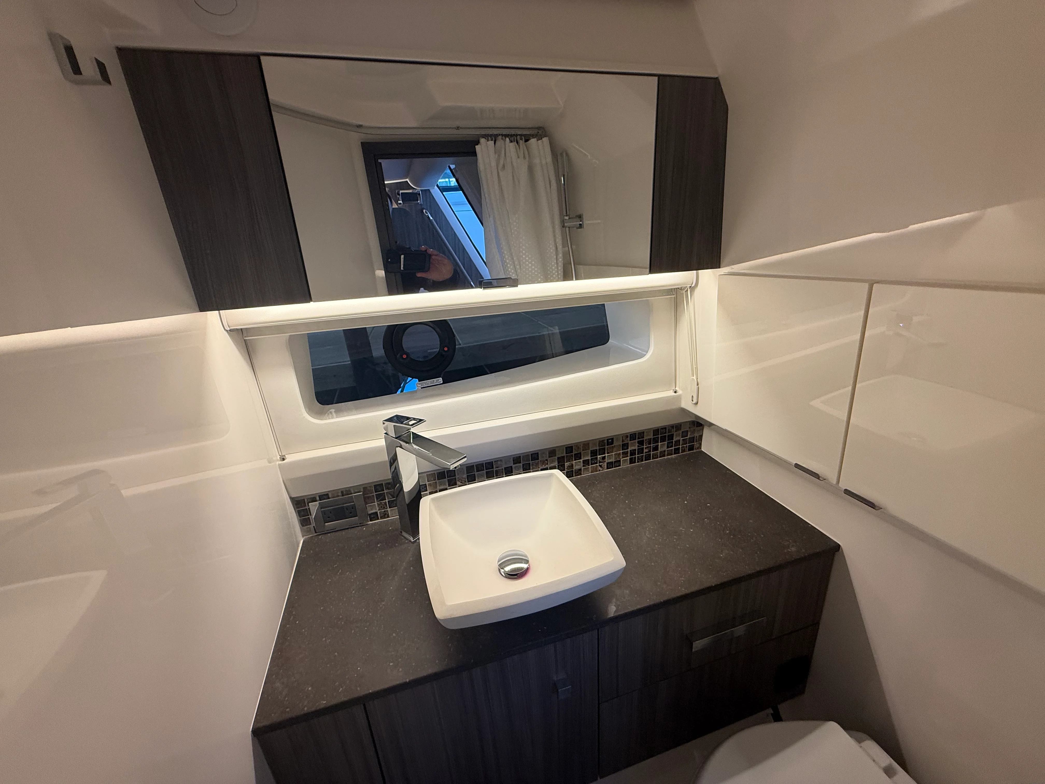 2026 Sea Ray SLX 400 Outboard Image Thumbnail #40