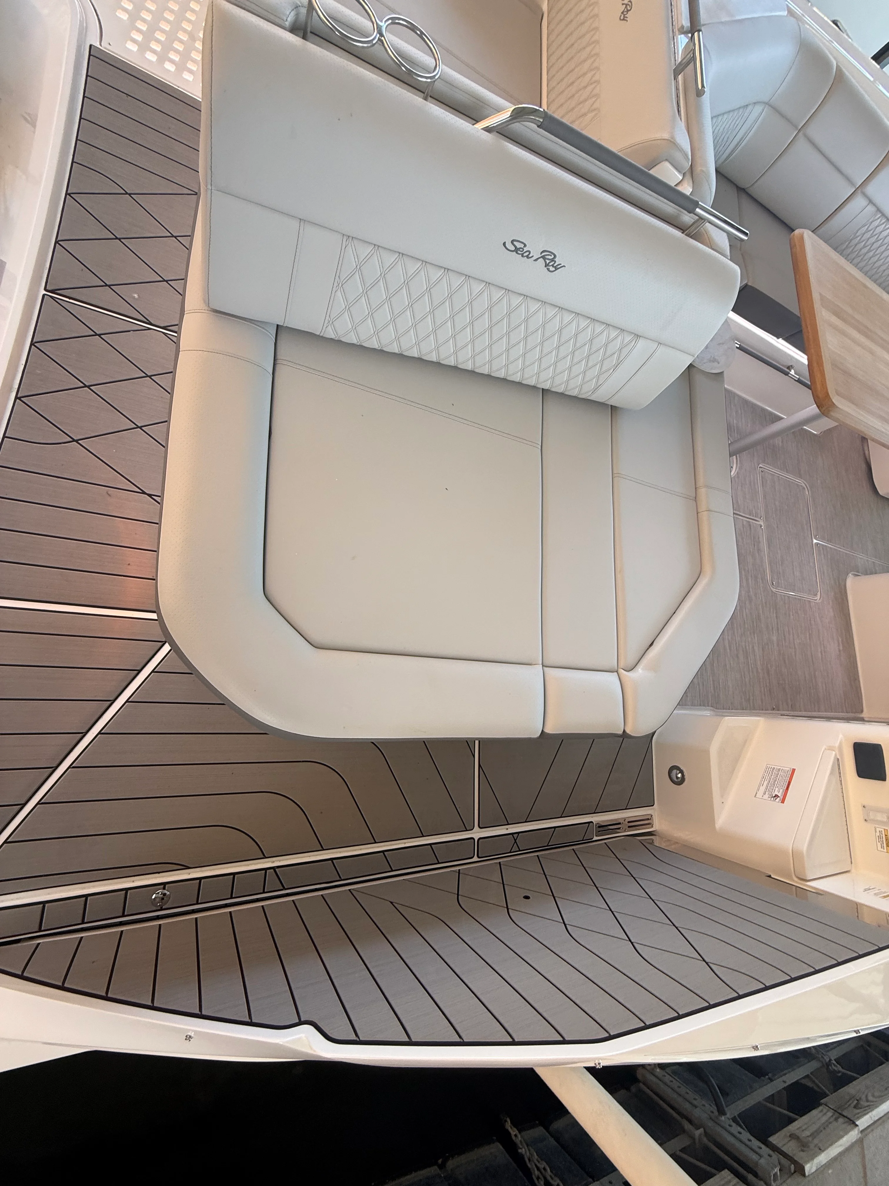 2026 Sea Ray SLX 400 Outboard Image Thumbnail #21