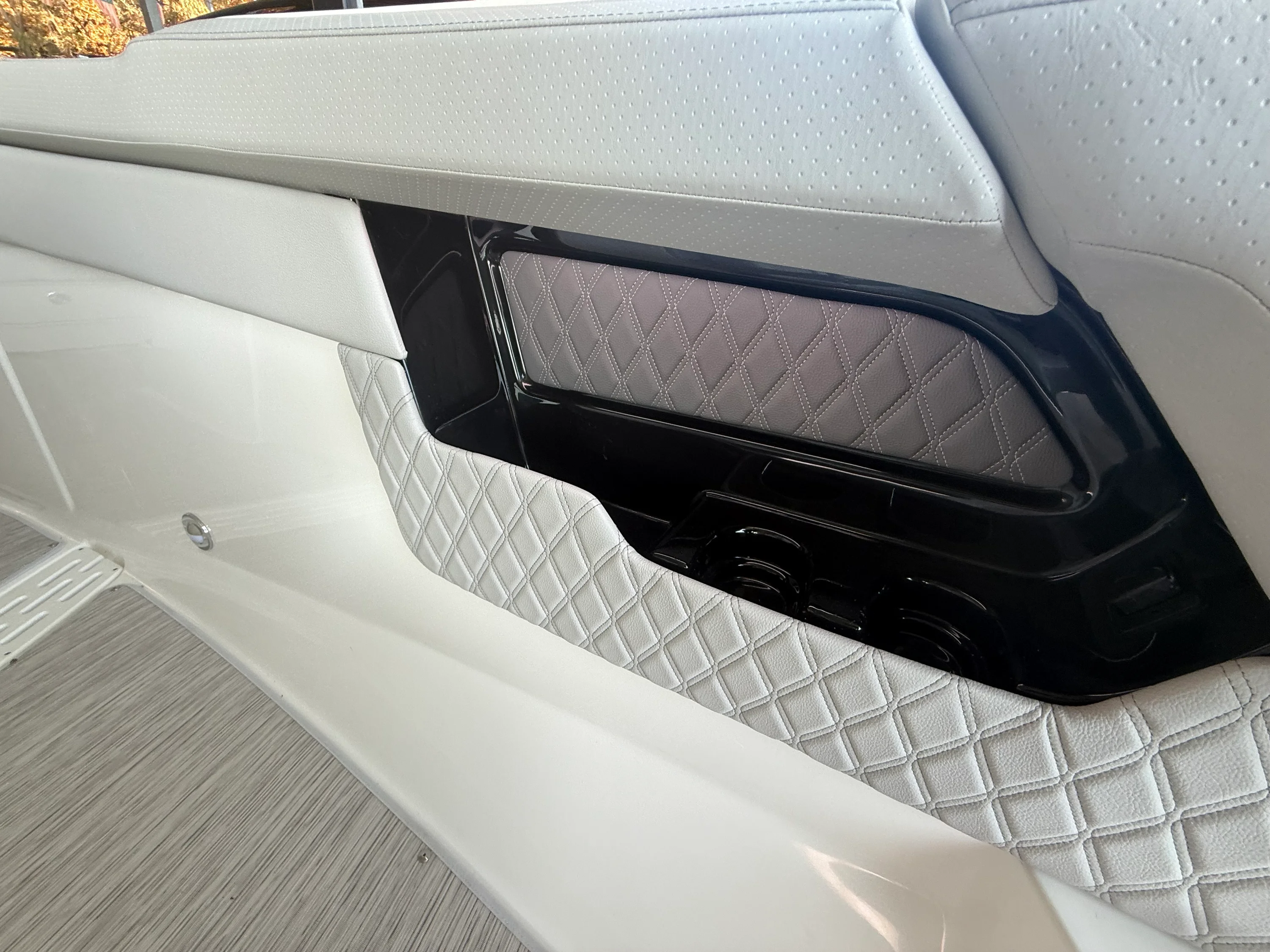 2026 Sea Ray SLX 400 Outboard Image Thumbnail #31