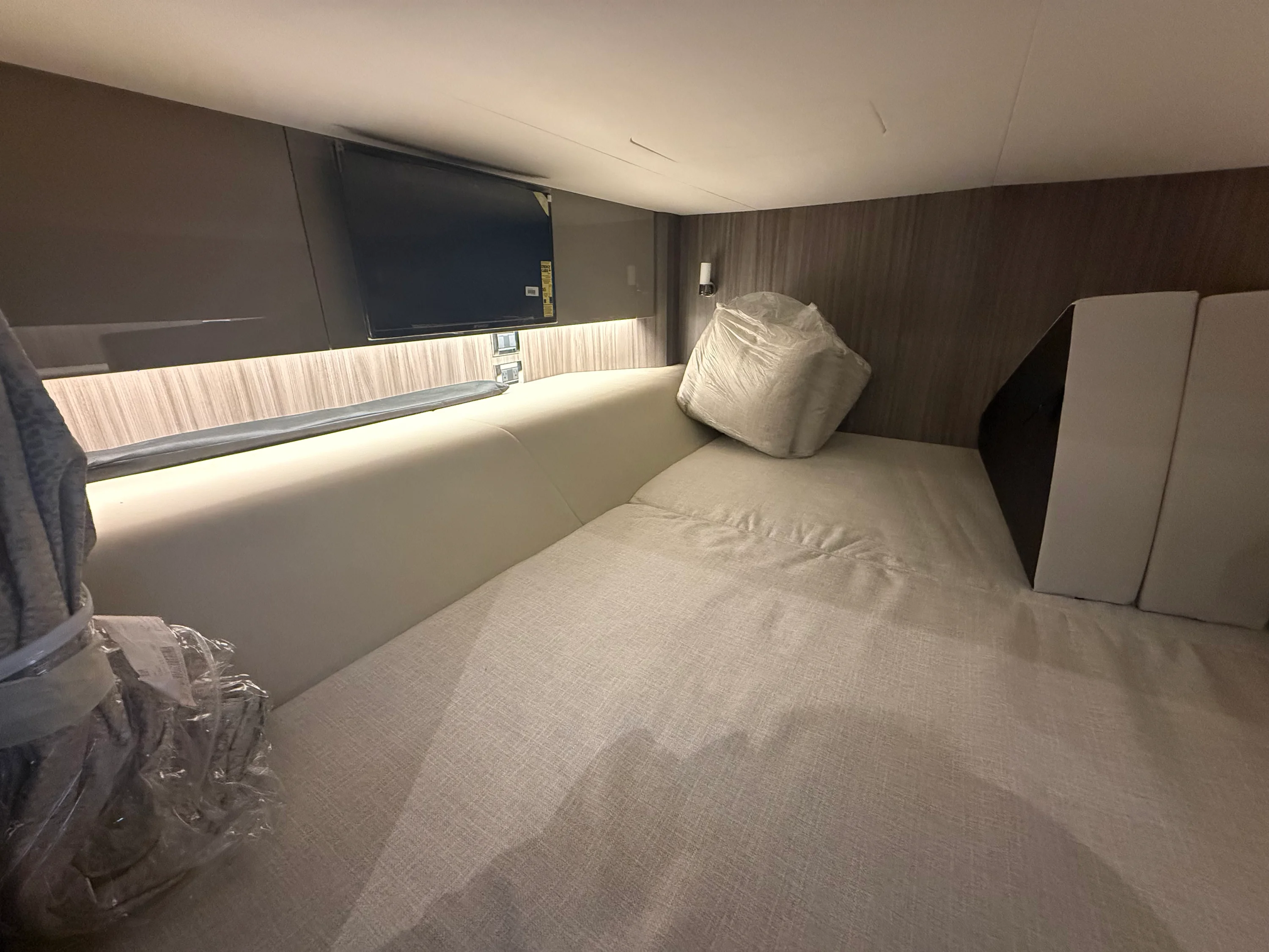 2026 Sea Ray SLX 400 Outboard Image Thumbnail #38