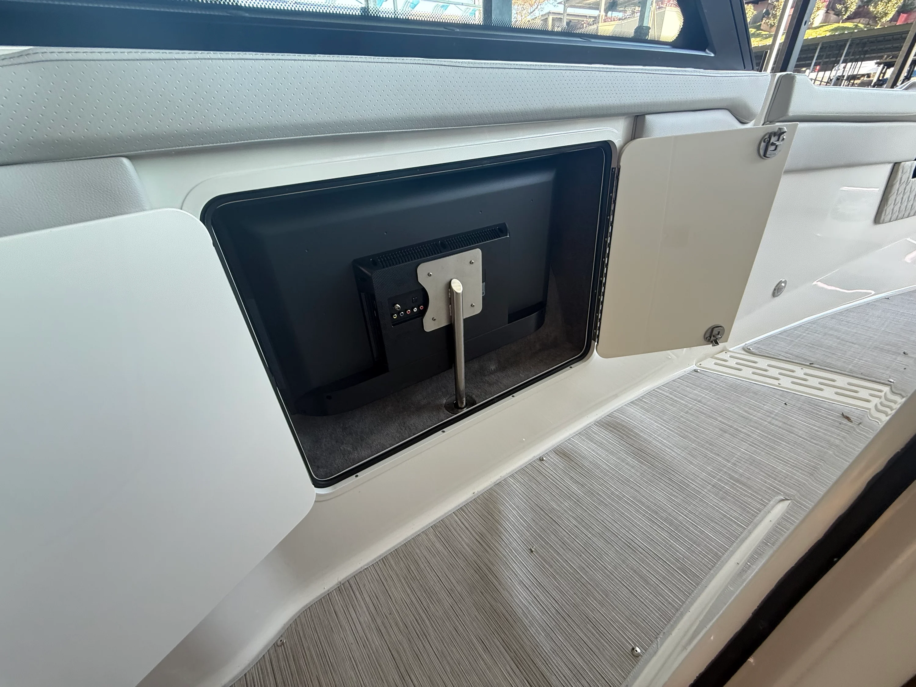 2026 Sea Ray SLX 400 Outboard Image Thumbnail #24