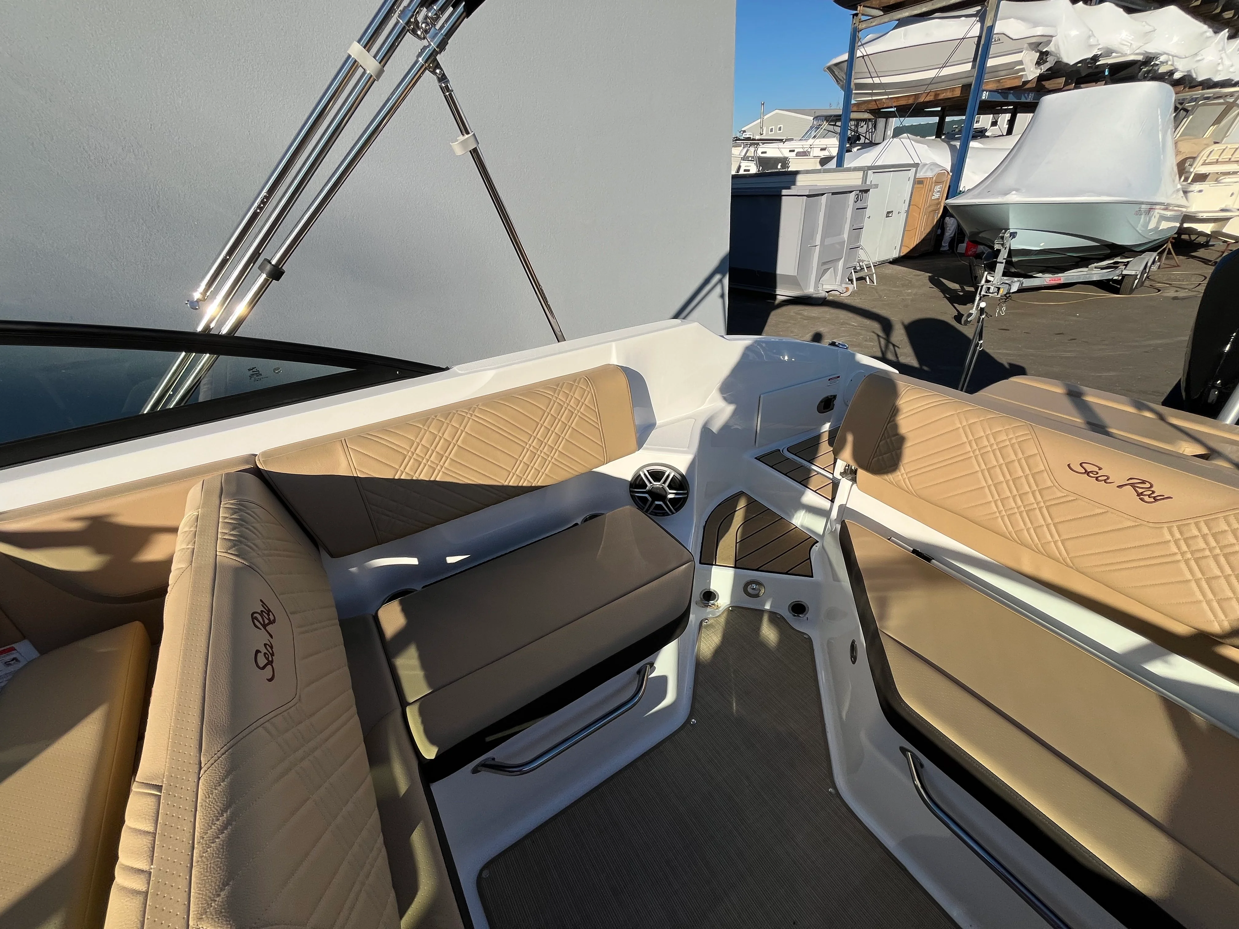 2026 Sea Ray SDX 250 Outboard Image Thumbnail #7