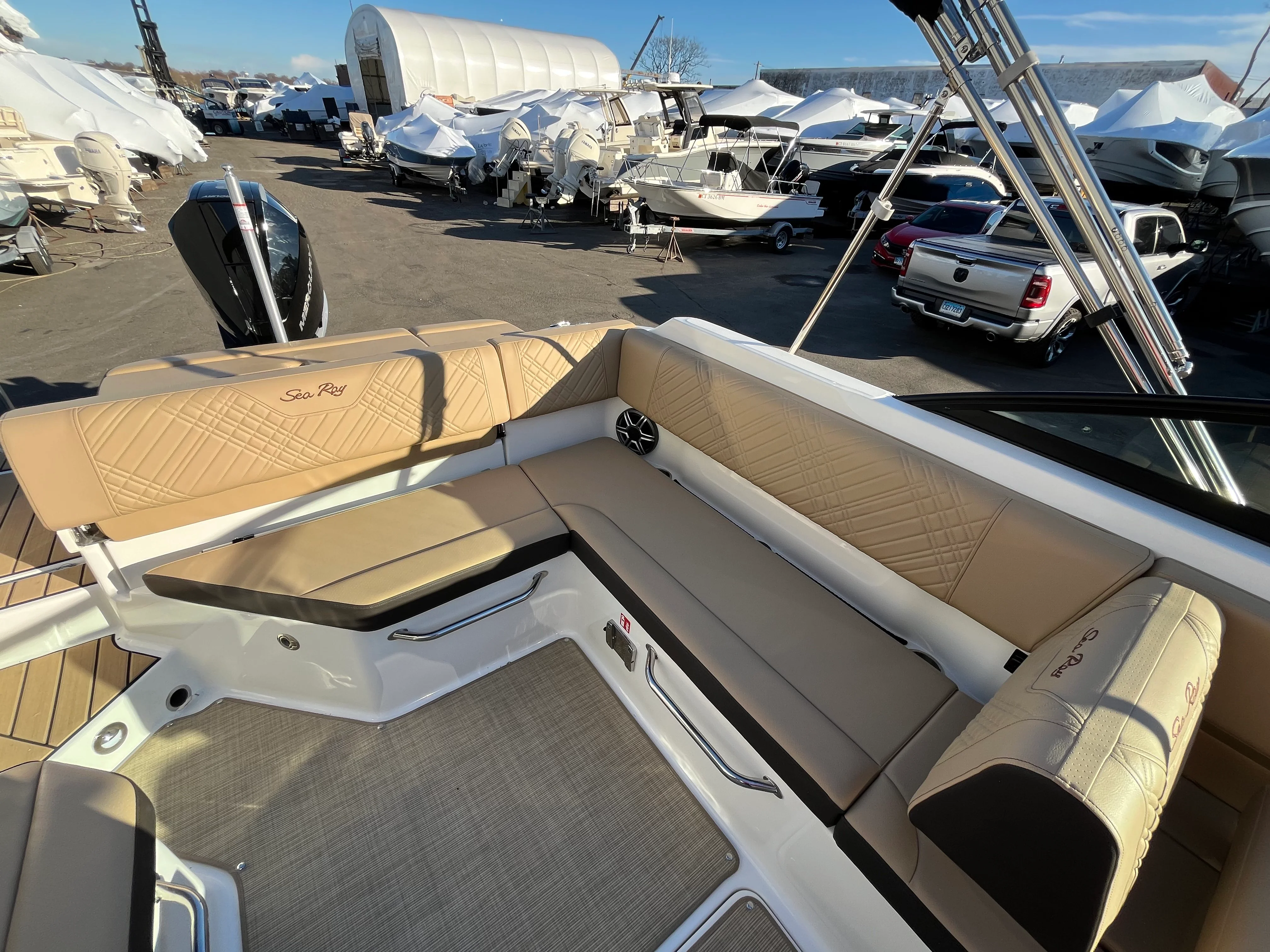 2026 Sea Ray SDX 250 Outboard Image Thumbnail #8