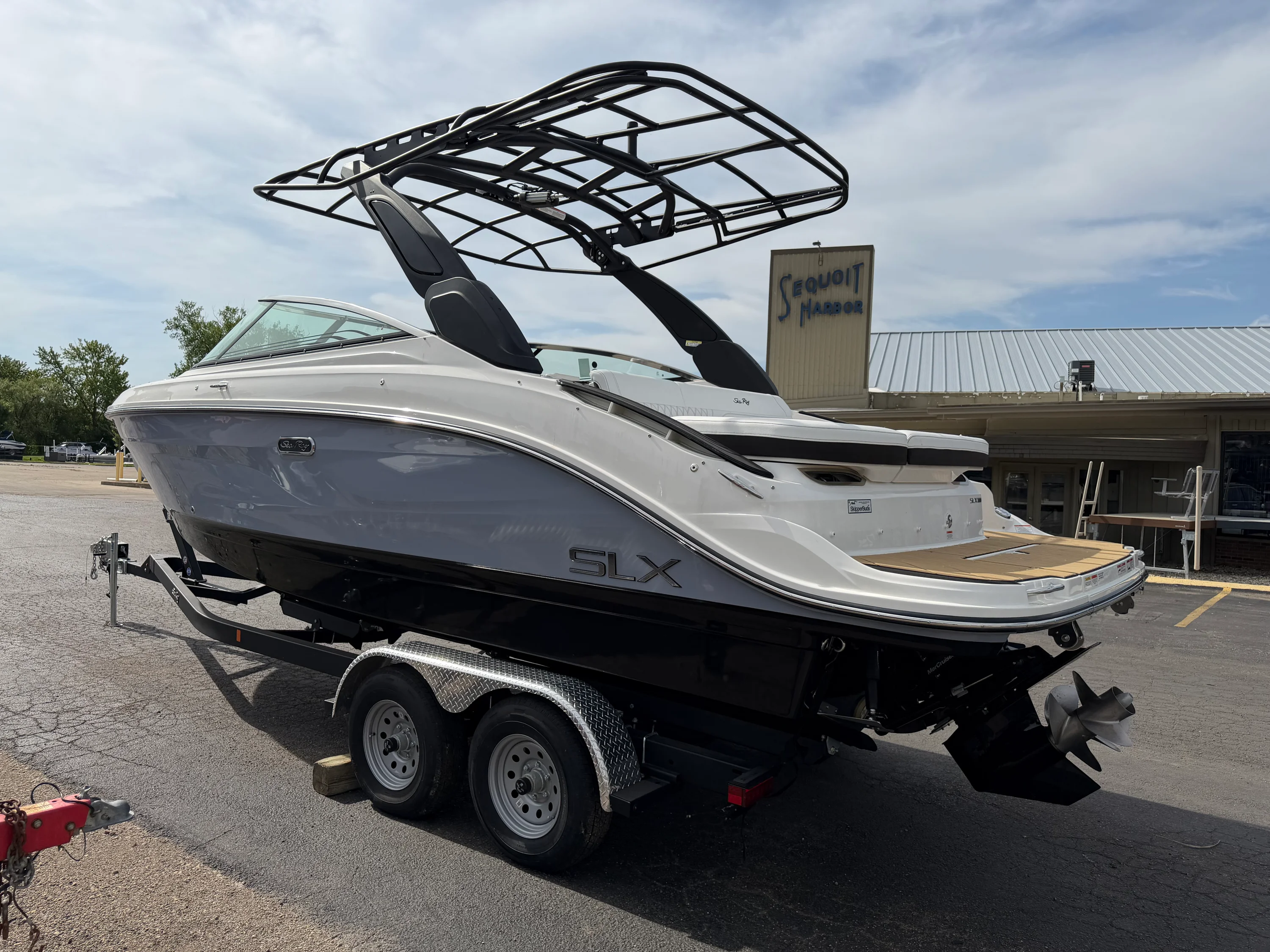2026 Sea Ray SLX 260 Image Thumbnail #3