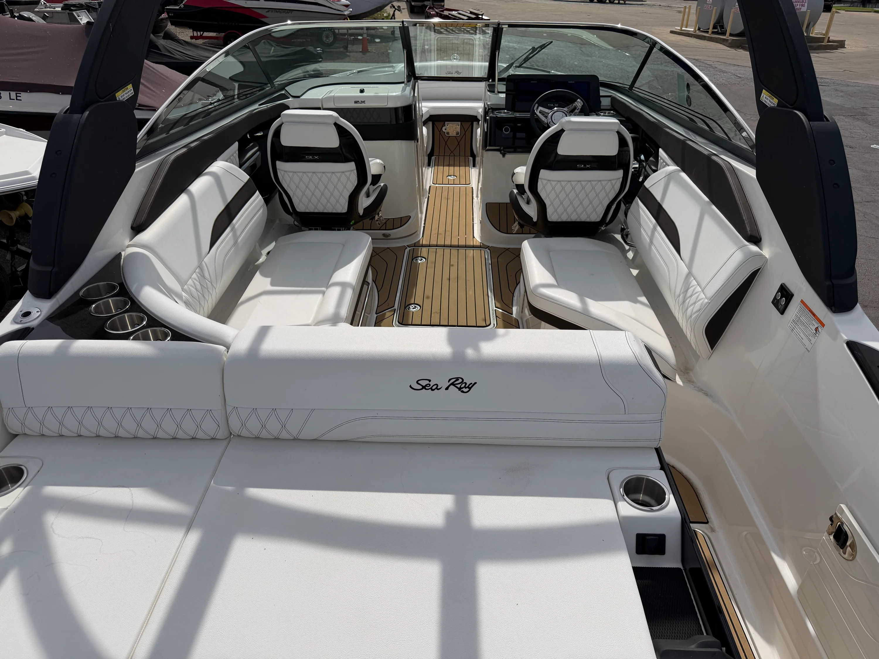 2026 Sea Ray SLX 260 Image Thumbnail #6