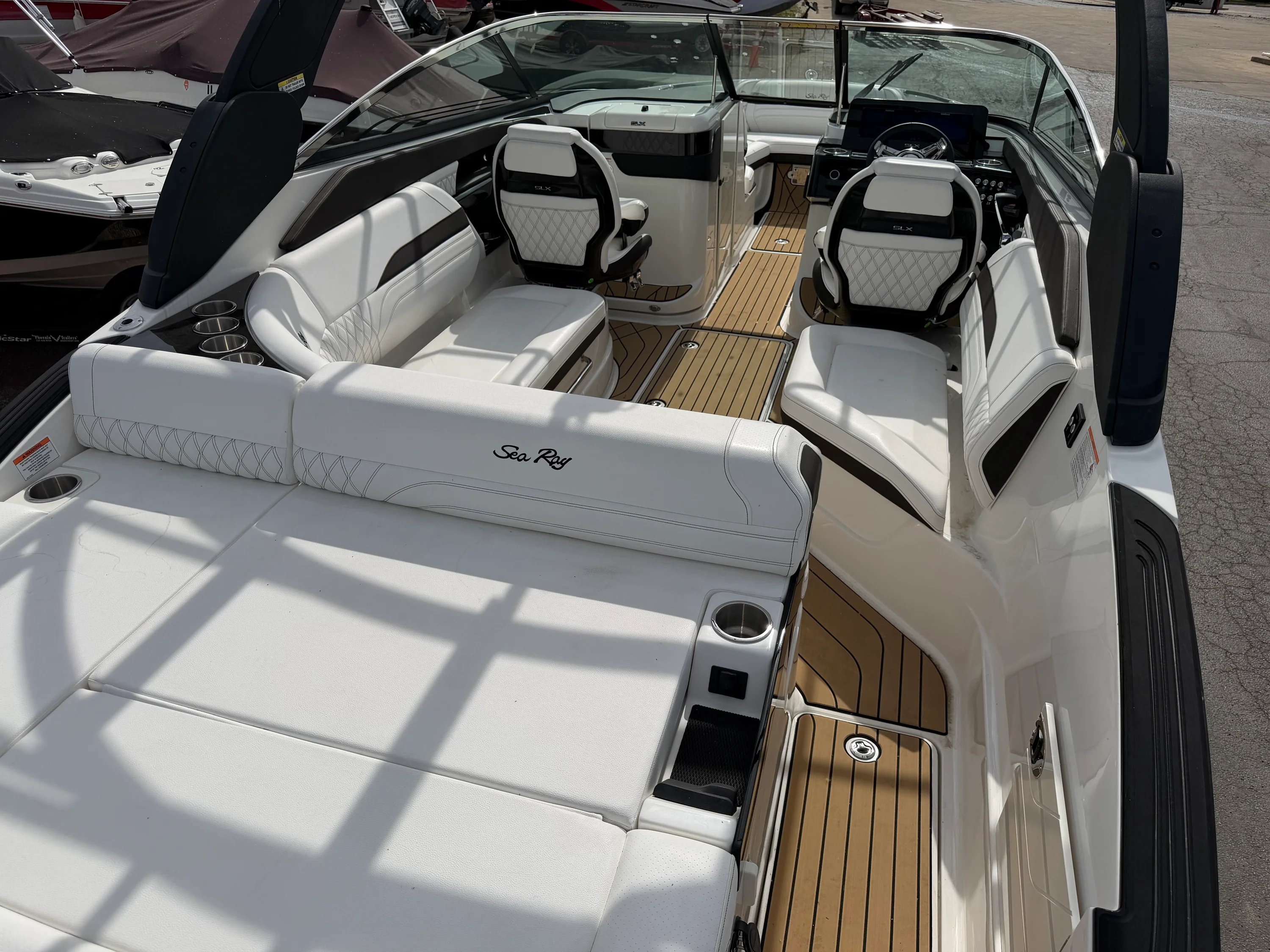 2026 Sea Ray SLX 260 Image Thumbnail #4