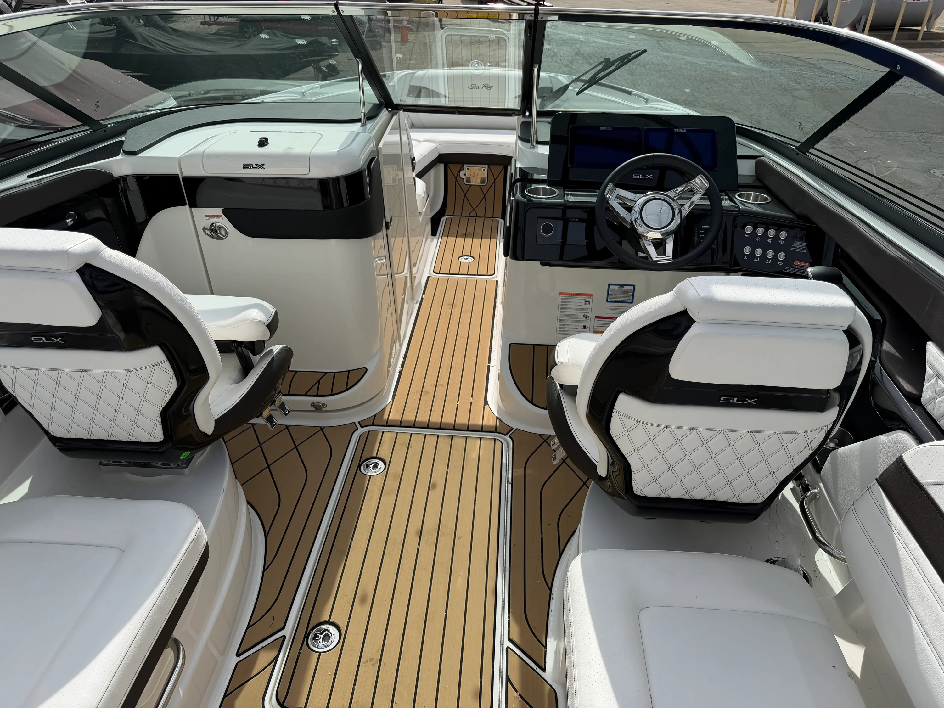 2026 Sea Ray SLX 260 Image Thumbnail #8