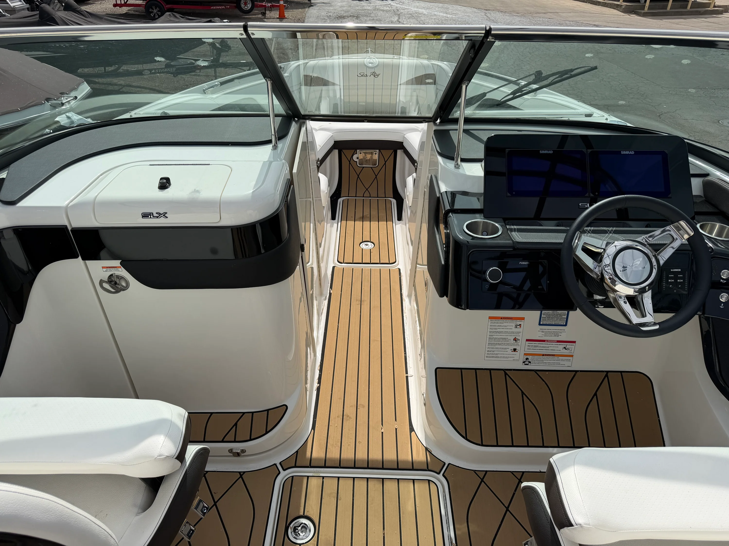 2026 Sea Ray SLX 260 Image Thumbnail #9