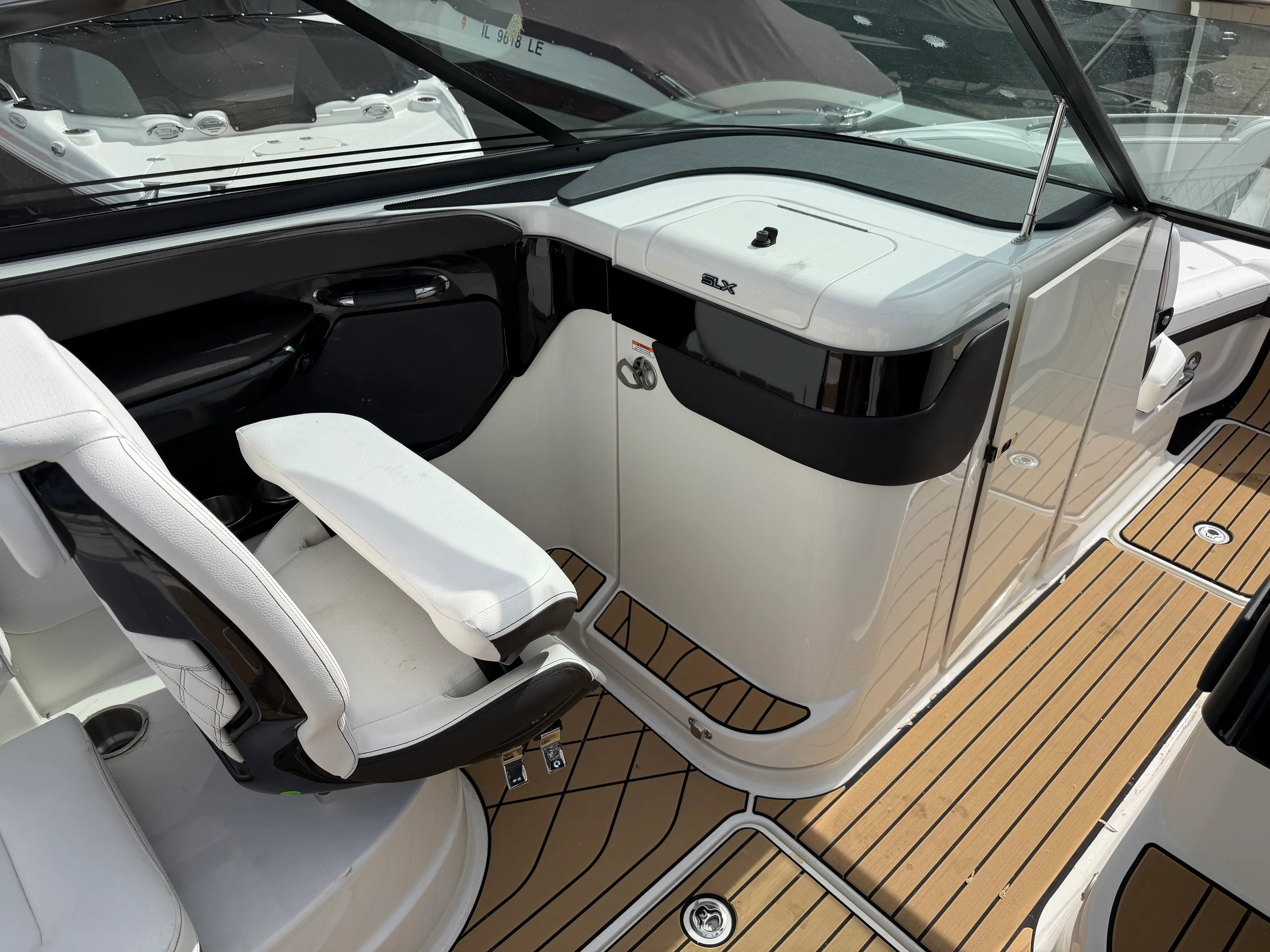 2026 Sea Ray SLX 260 Image Thumbnail #13