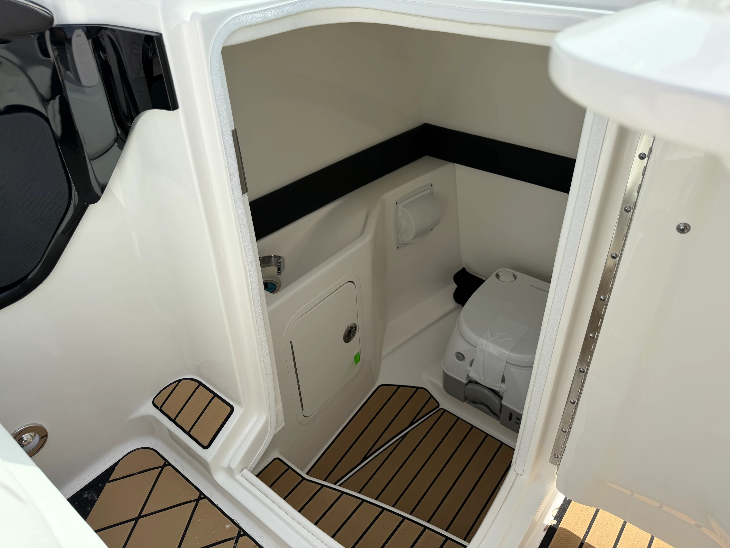 2026 Sea Ray SLX 260 Image Thumbnail #14