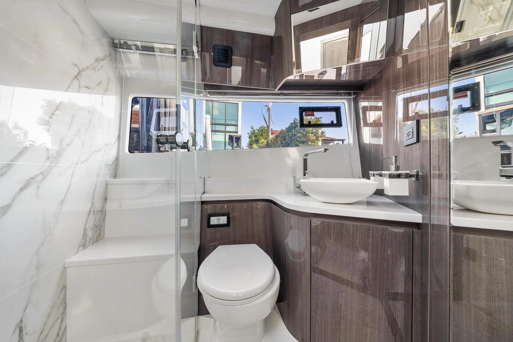 2025 Galeon 50 FLY Image Thumbnail #17