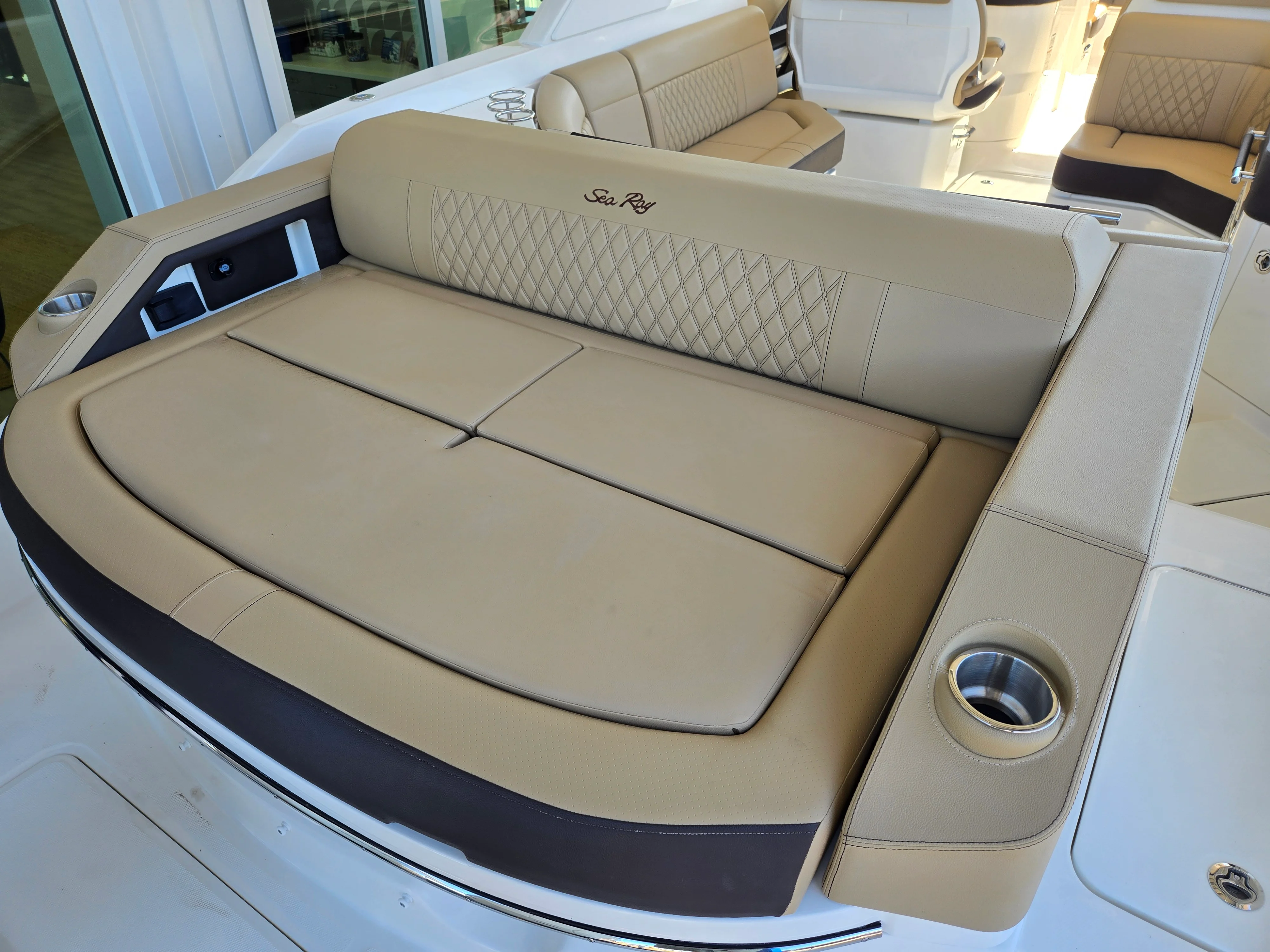 2026 Sea Ray SLX 310 Outboard Image Thumbnail #5